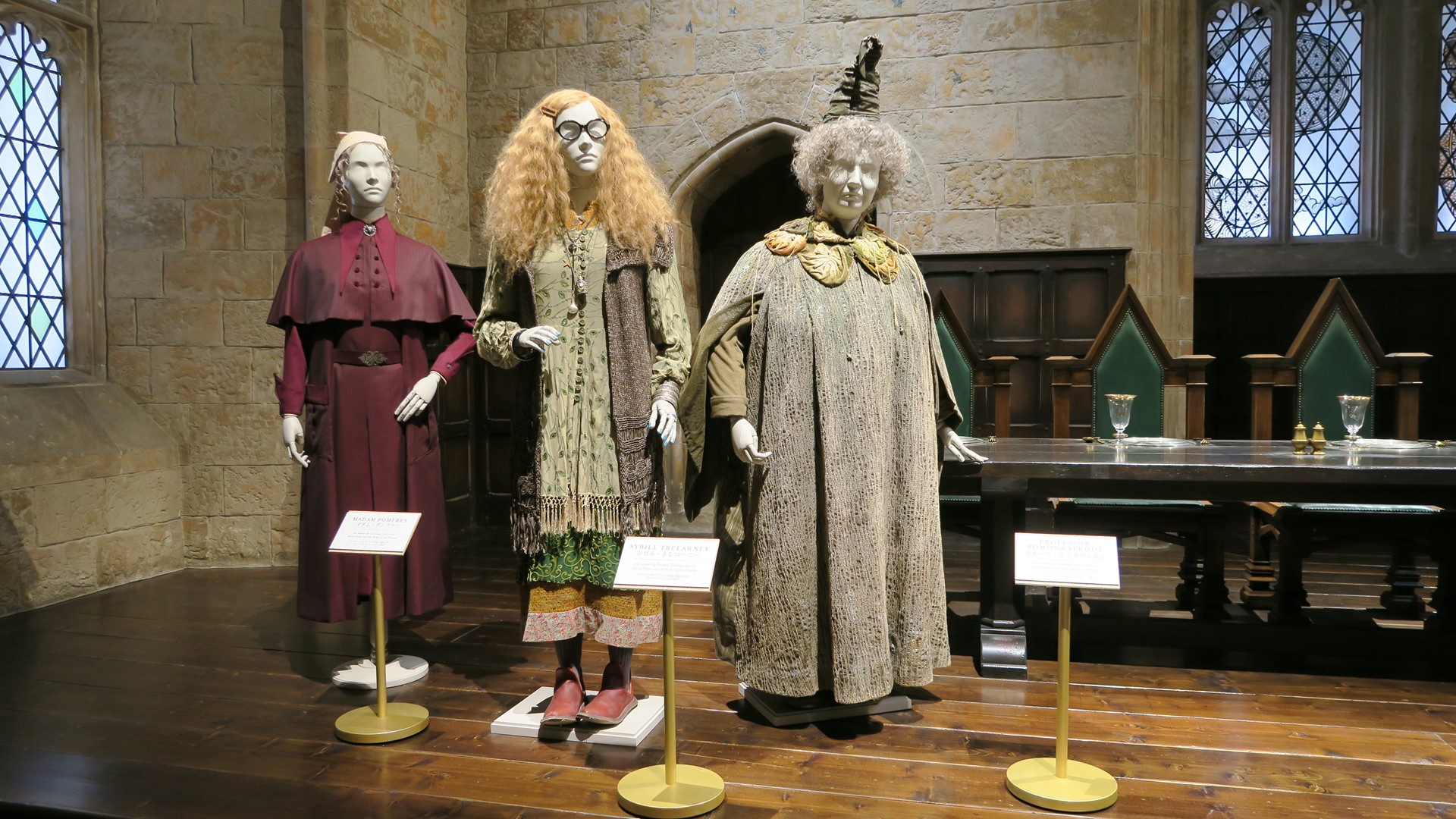 左：マダム・ポンフリー、中：シビル・トレローニー先生、右：ポモーナ・スプラウト先生