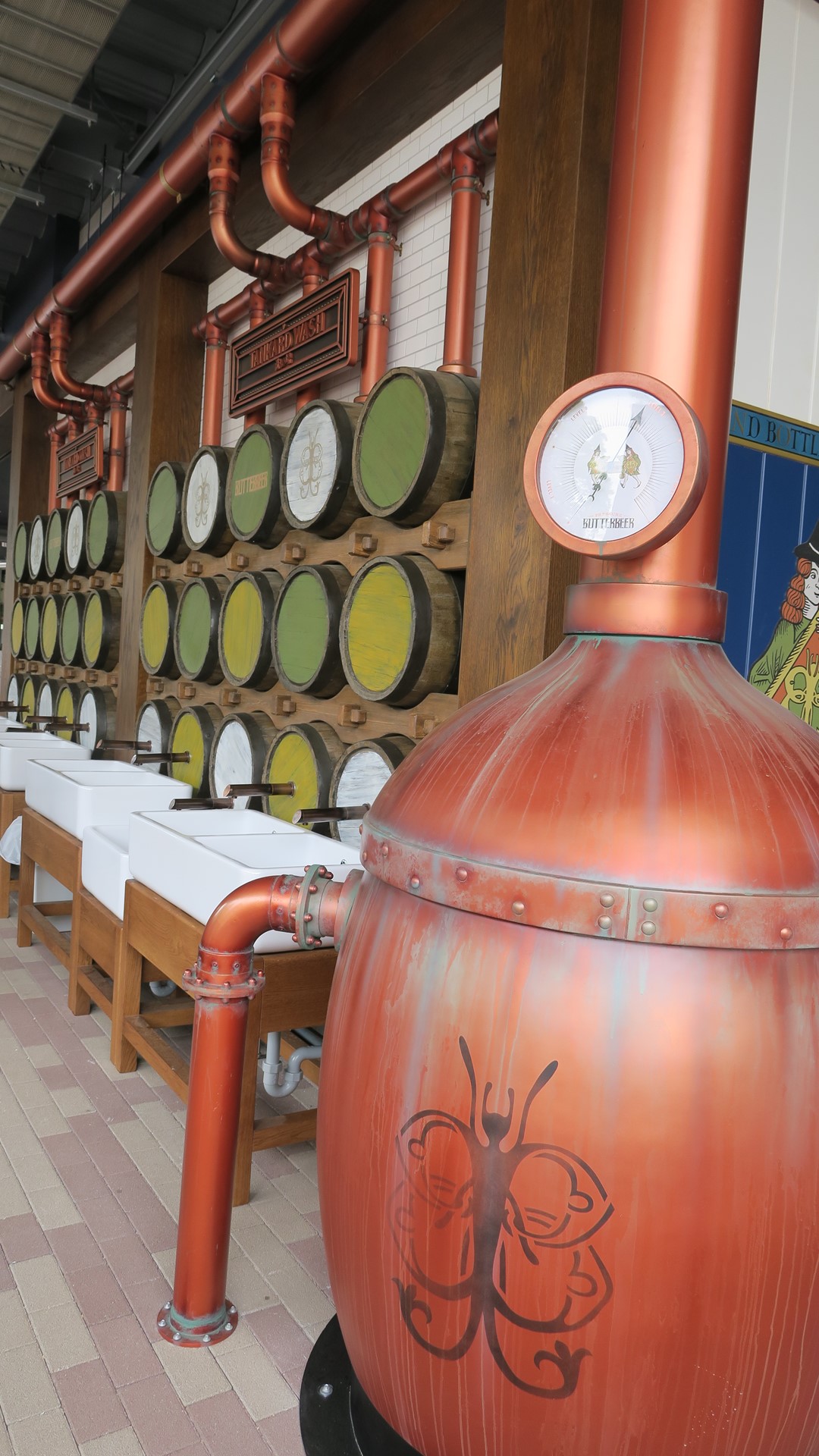 容器を洗うための洗い場が用意されている