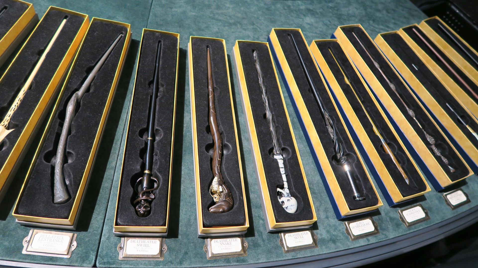 作中登場人物達の杖 価格：4,600円（税込）