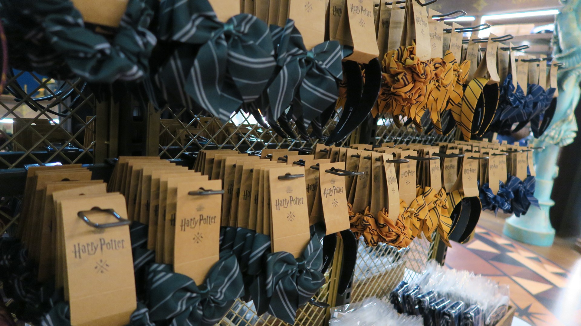 ヘッドバンド 価格：1,000円（税込）、シュシュ 価格：800円（税込）