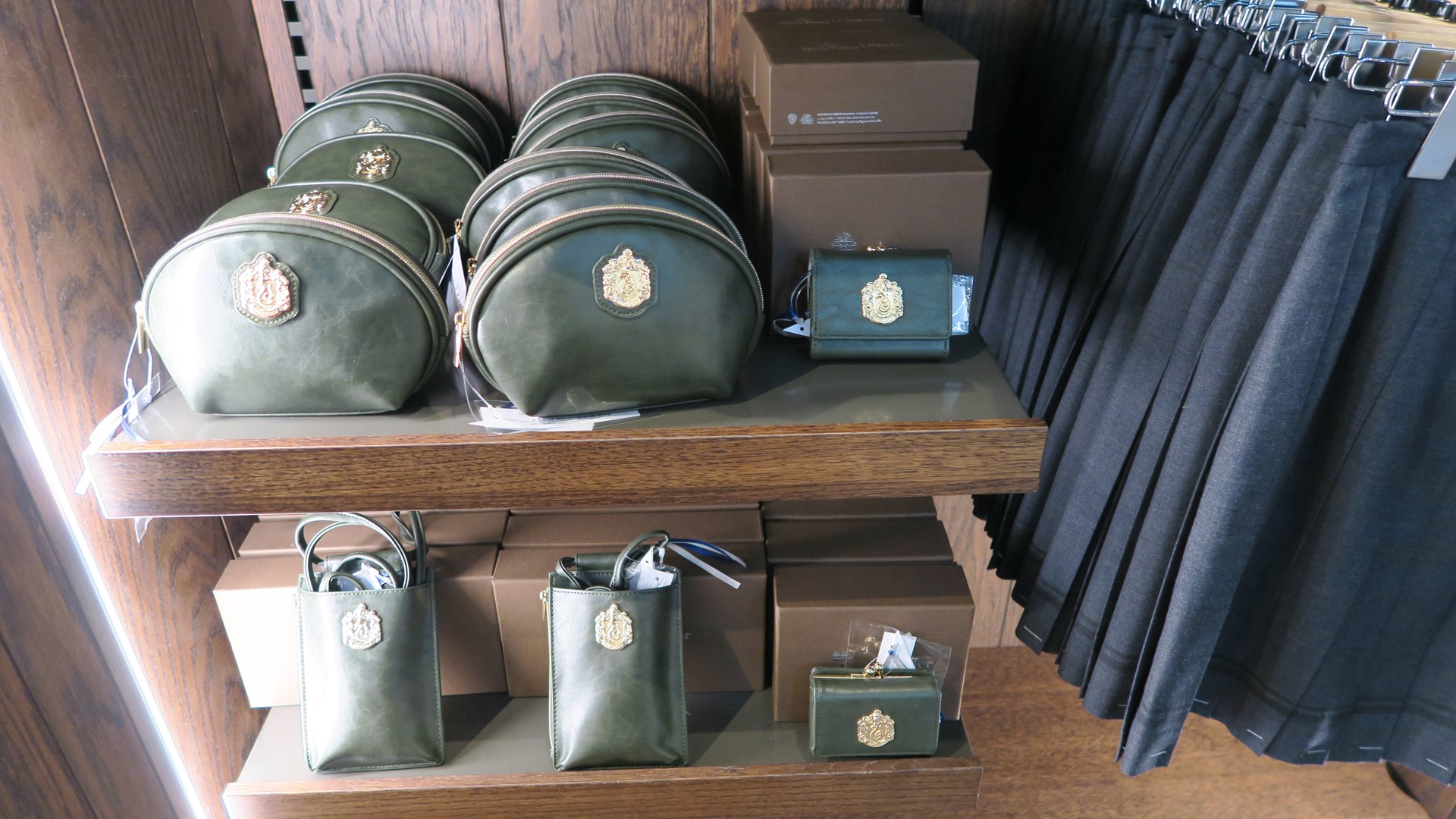 エンブレムポーチ 価格：3,850円（税込）