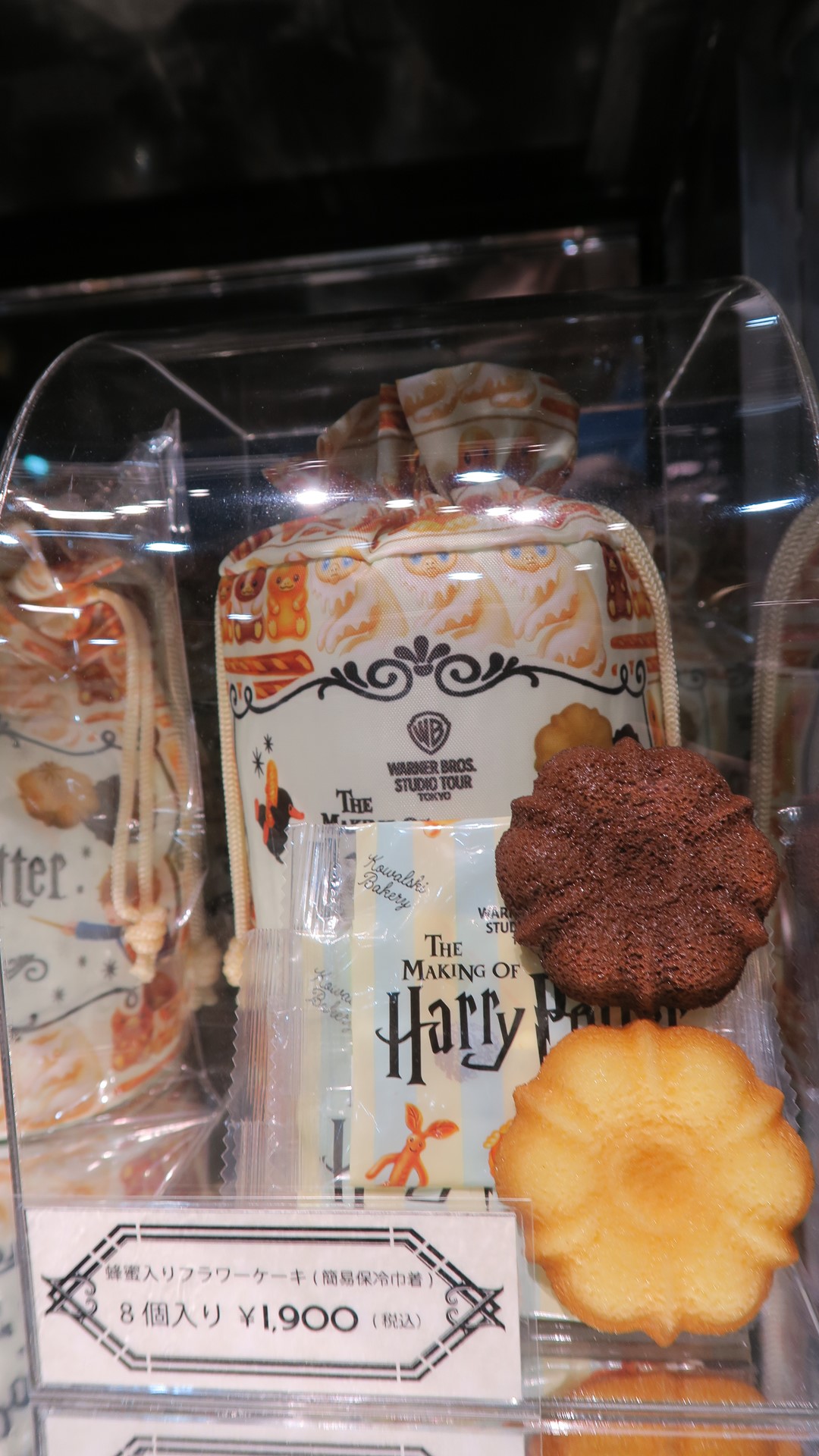 蜂蜜入りフラワーケーキ 価格：1,900円（税込）