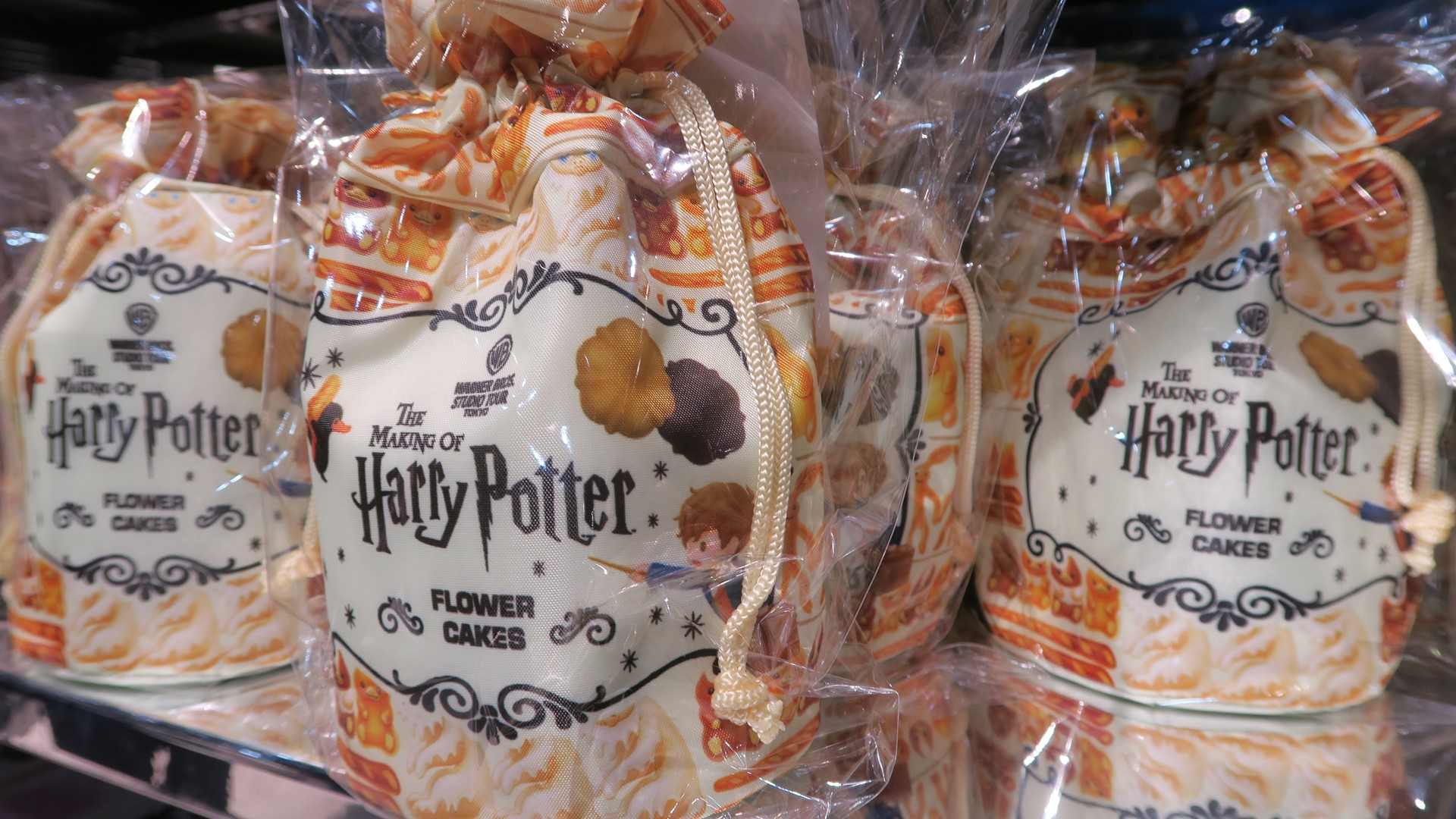 蜂蜜入りフラワーケーキ 価格：1,900円（税込）