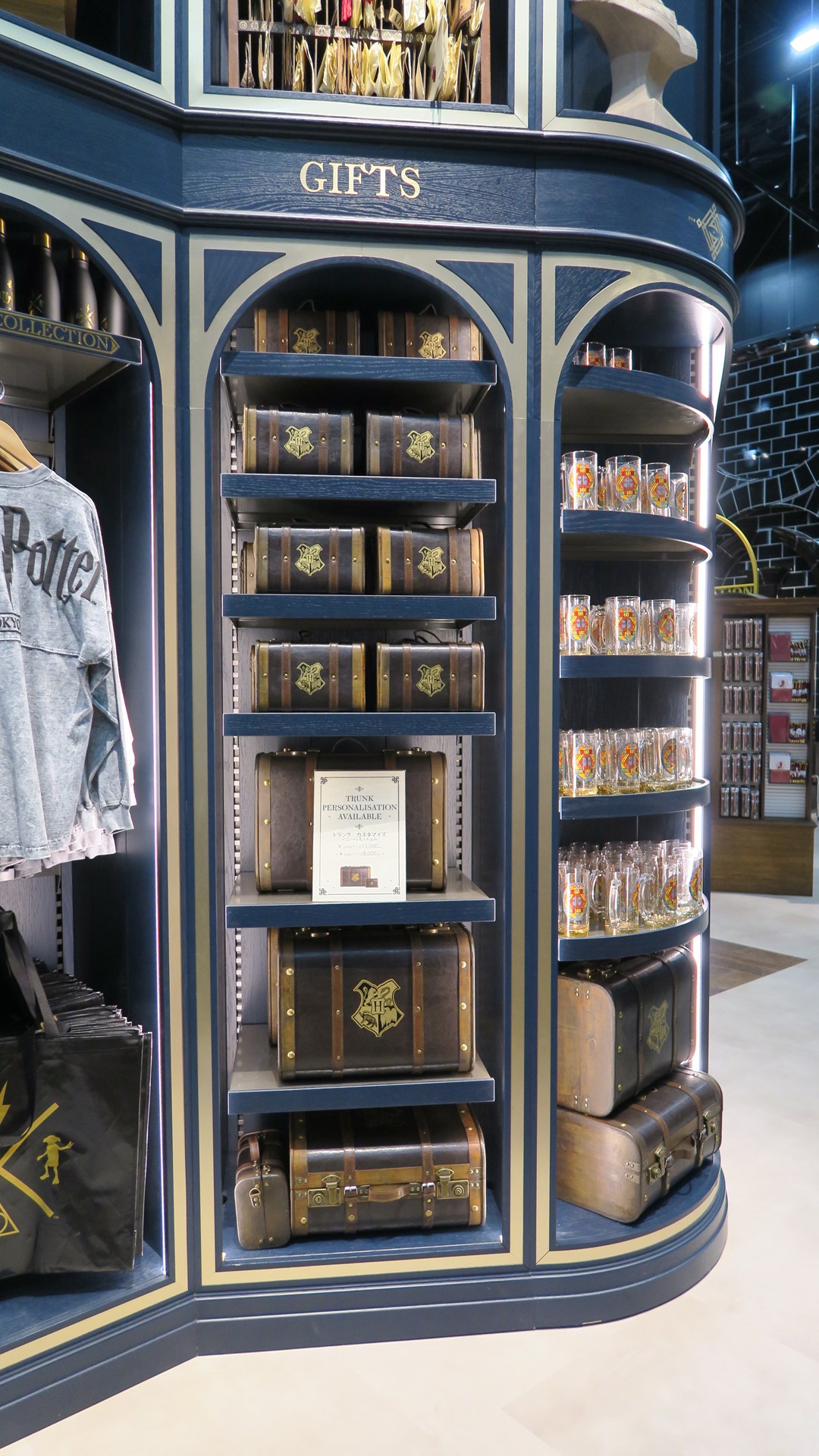 トランク LARGEサイズ 価格：13,000円（税込）、SMALLサイズ 価格：8,000円（税込）両サイズとも名入れ可能