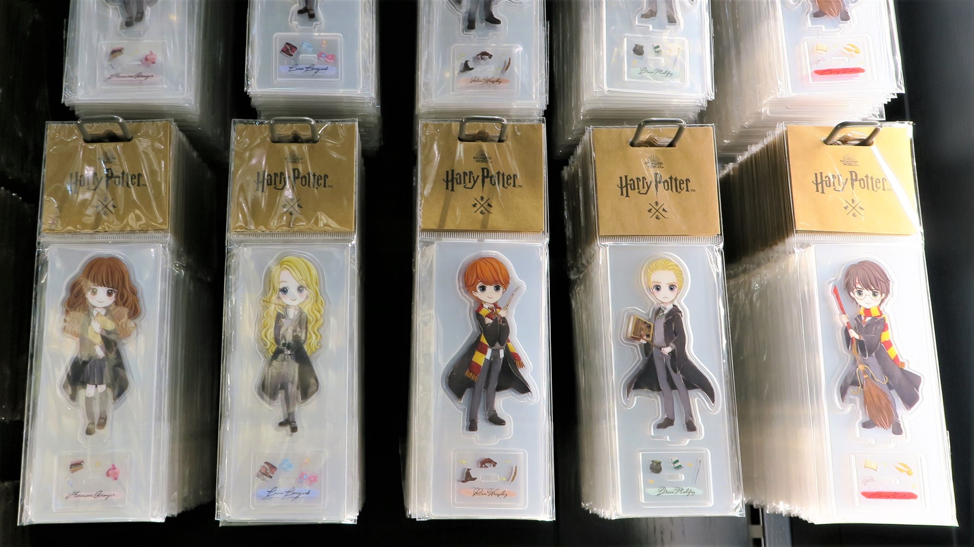 キャラクターアクリルスタンド各 価格：900円（税込）