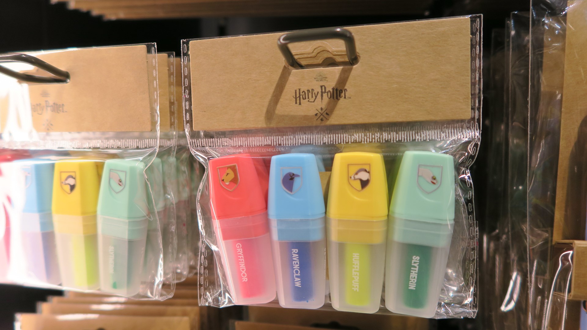 蛍光マーカー4種セット 価格：700円（税込）