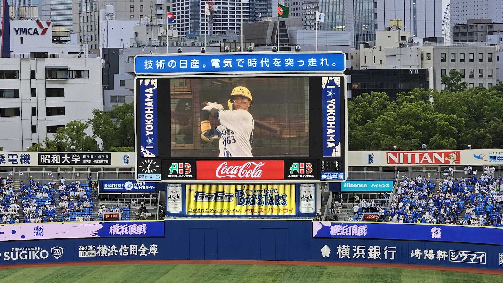 DeNAの選手はピカチュウヘルメットを装着