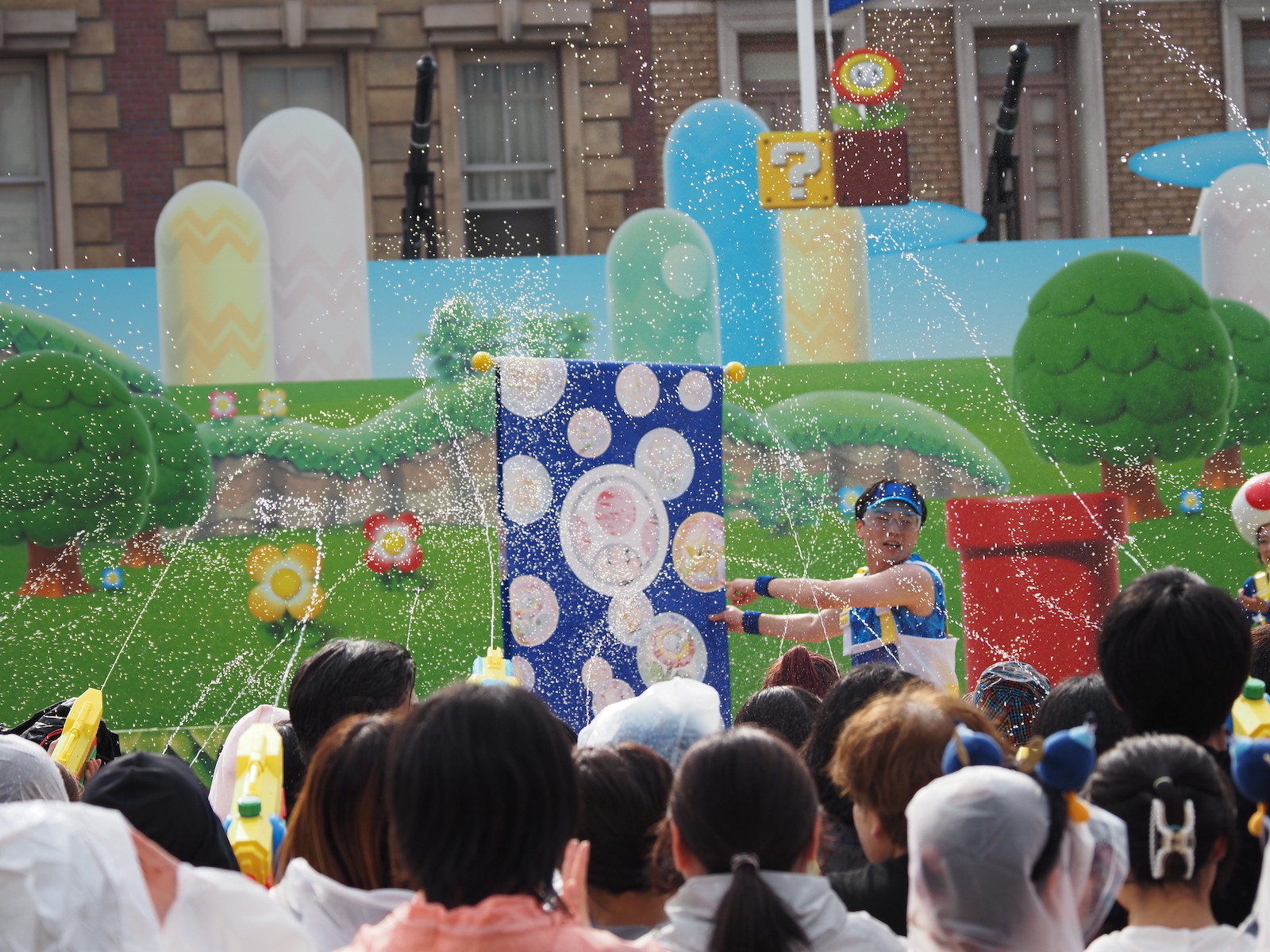 チーム中央あたりにあるのぼりをウォーターシューターで撃つと……