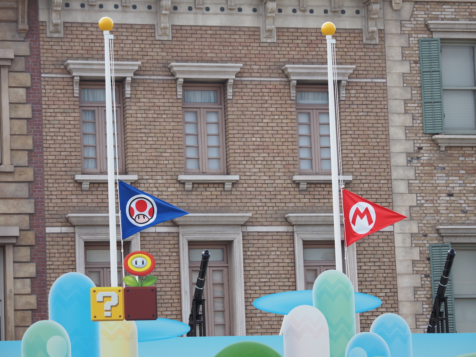 後ろの旗が一番最初に上についたチームが勝利となるが……