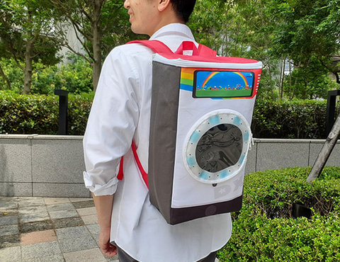 セガUFOキャッチャーオンライン」にドラム式洗濯機風ゲーム型リュック