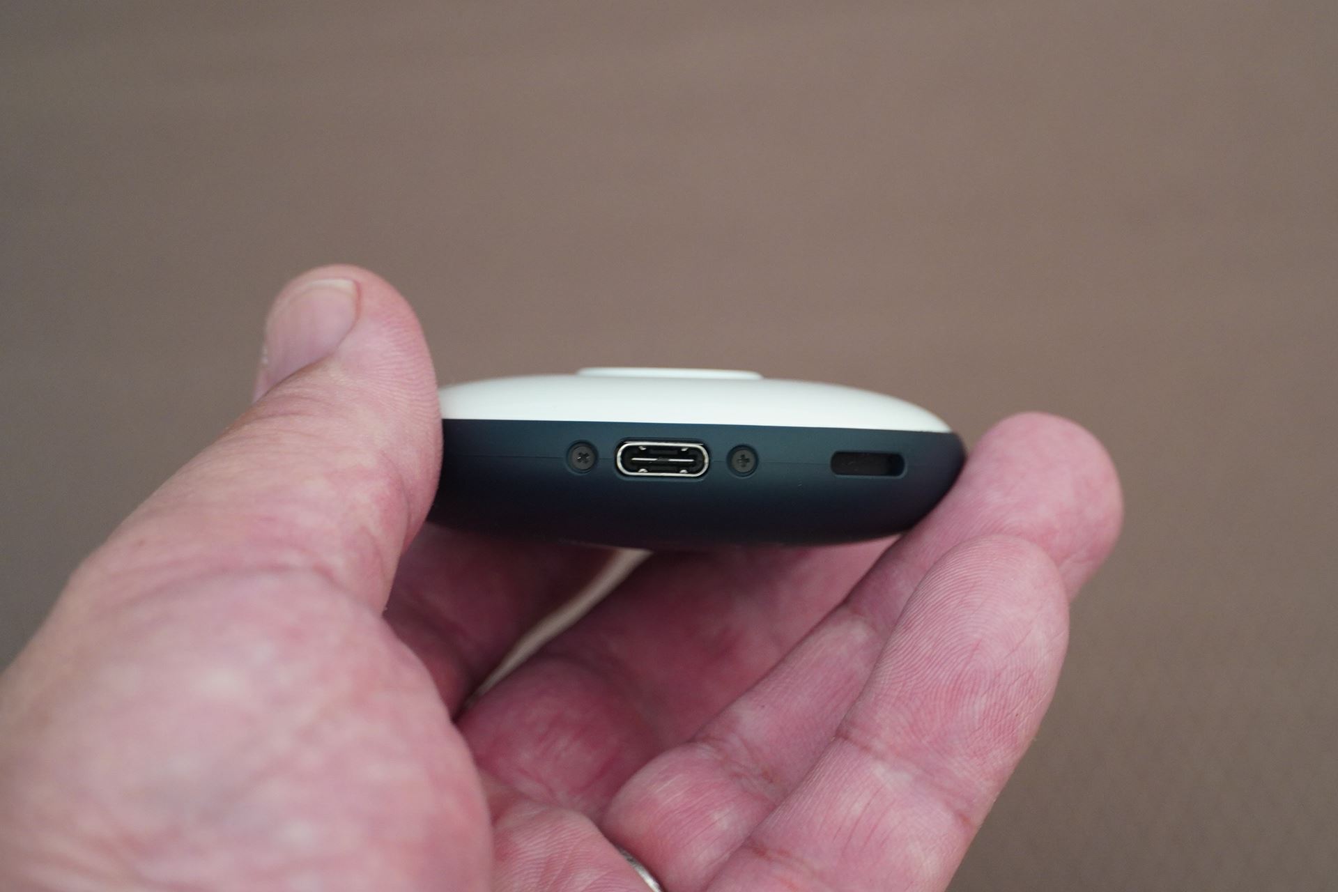 USB Type-C経由でバッテリーを充電できる