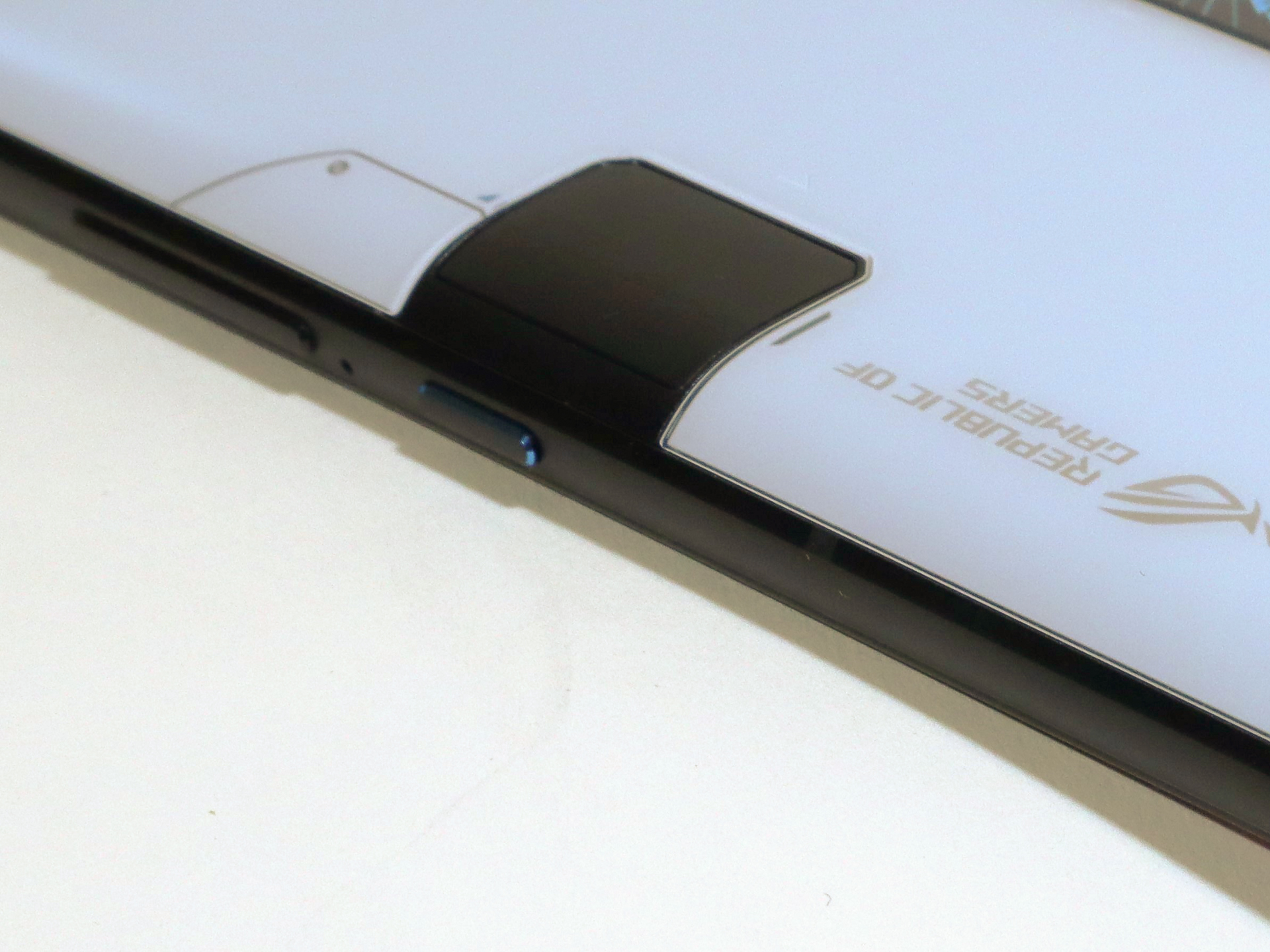 通常時は閉じた状態の「AeroActive Portal」