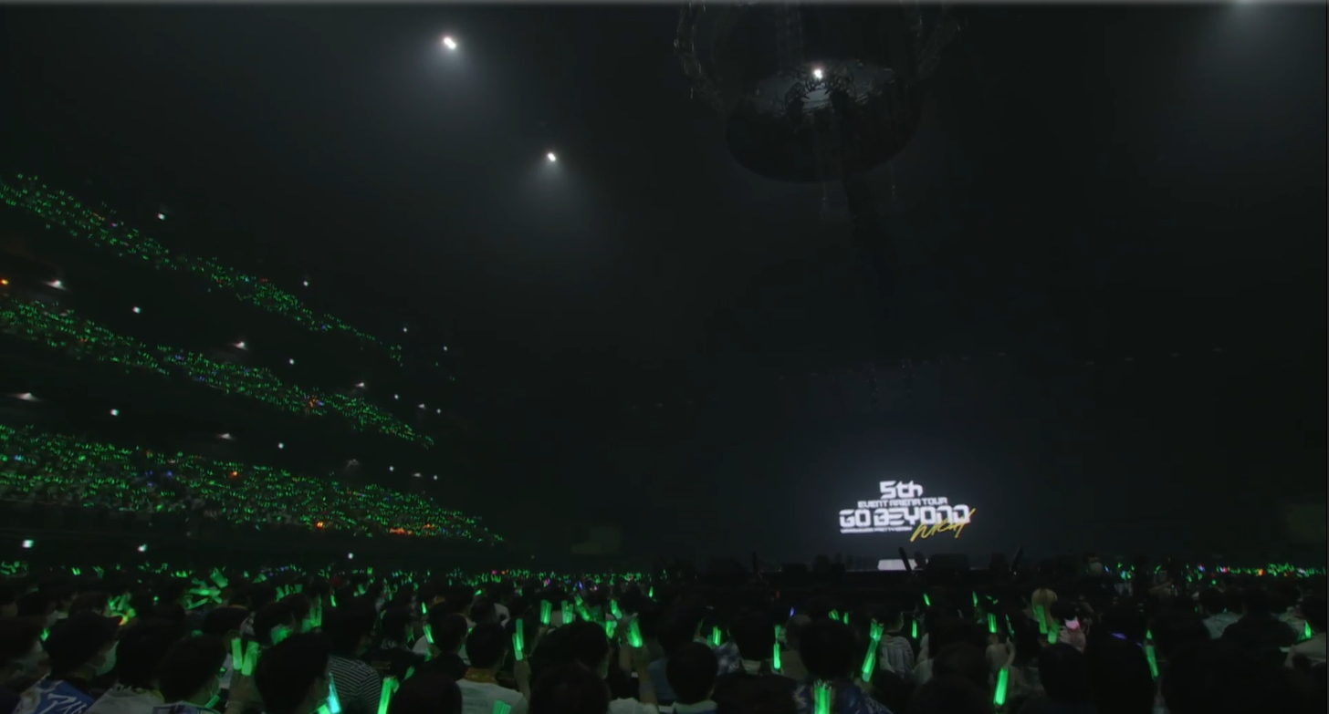 ステージにまだ誰もいない状態ながら、早くも会場内は緑一色のウマブレードが輝き、音源の「うまぴょい伝説」に合わせて合いの手が飛び交う