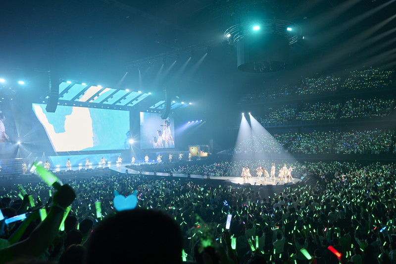 会場中央にあるセンターサークルとメインステージを通路で繋ぐこの場所が本日のレース場だ