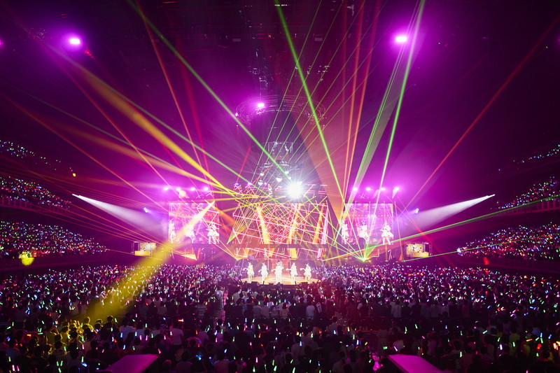 楽曲の雰囲気に応じてステージのライティングはカラフルに変化、また観客席のウマブレードも同様に変化していくのを見るのも会場の醍醐味だ