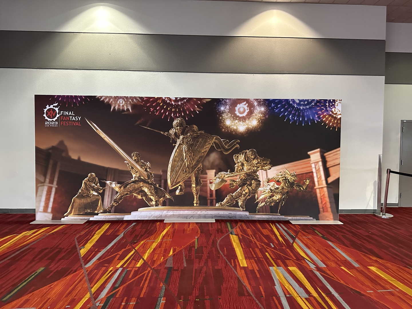 会場のあちこちにある看板や掲示には、いろいろなジョブになった黄金の光の戦士が使われていた