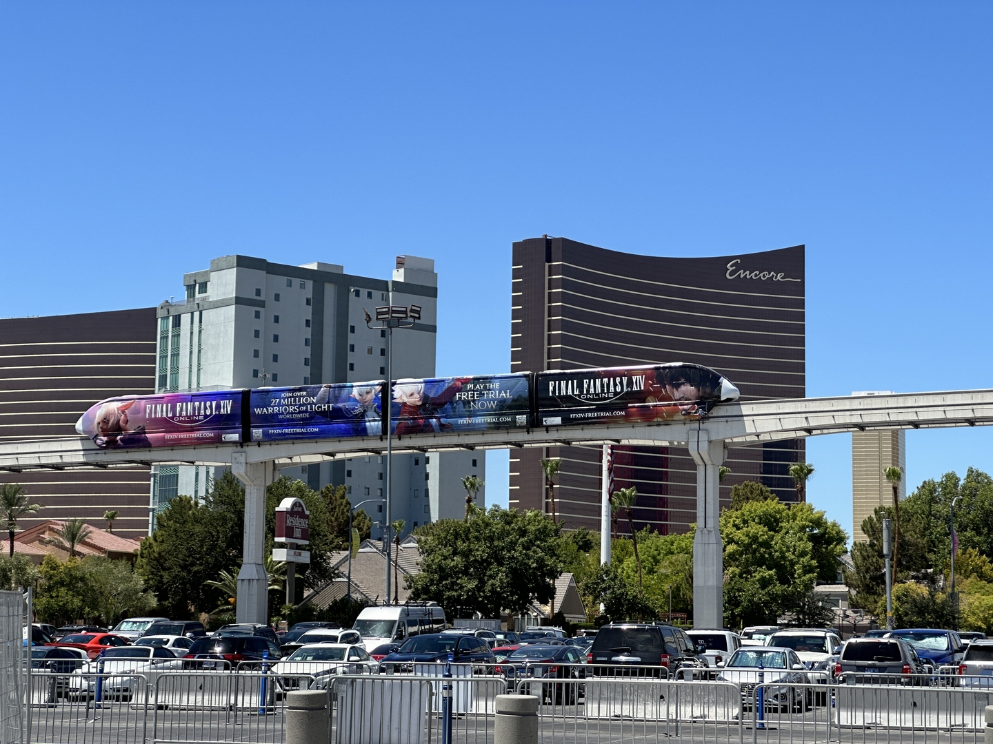 「FFXIV」のラッピングが施されたモノレールカー