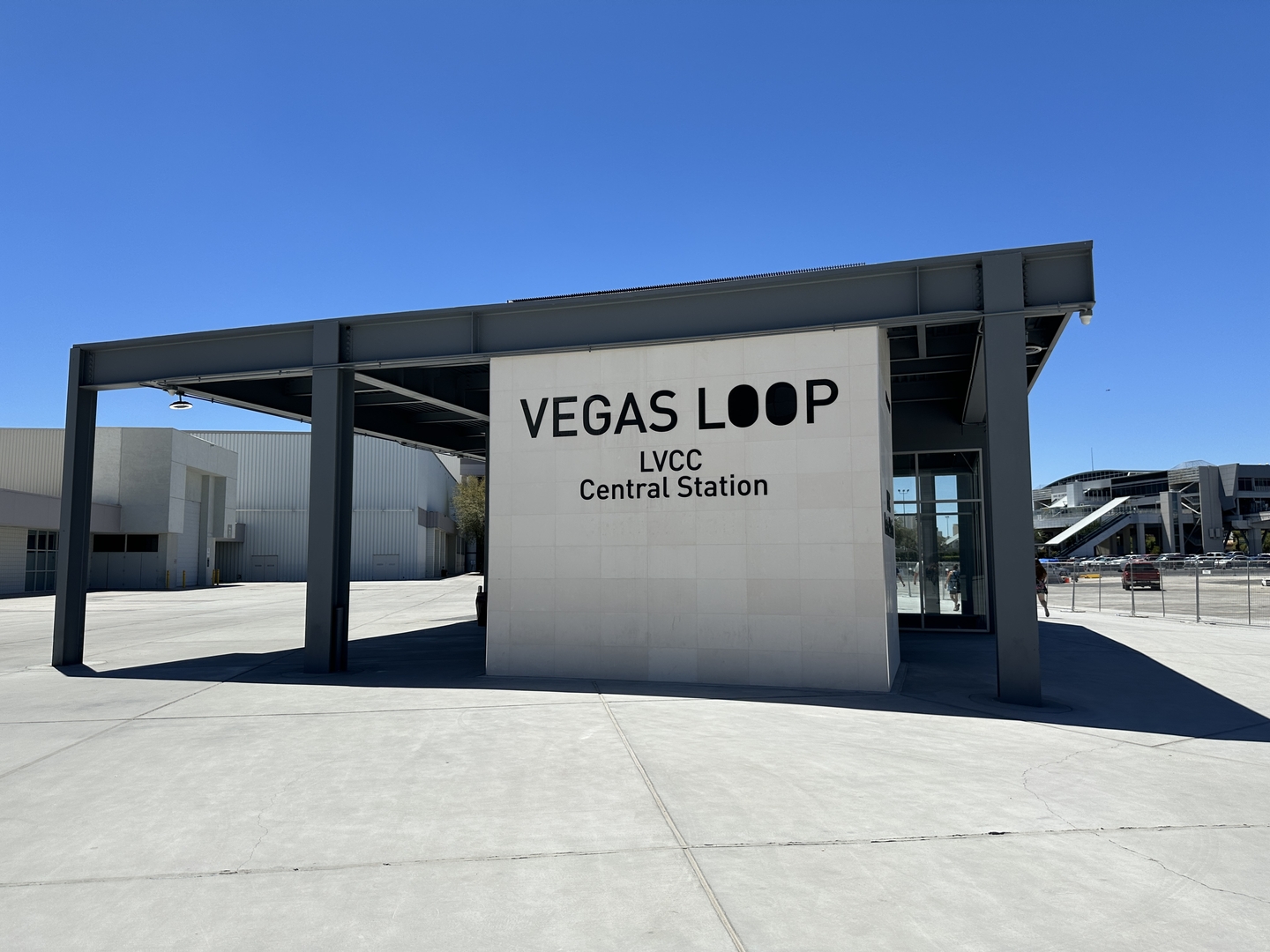会場の外にあるVEGAS LOOP乗り場