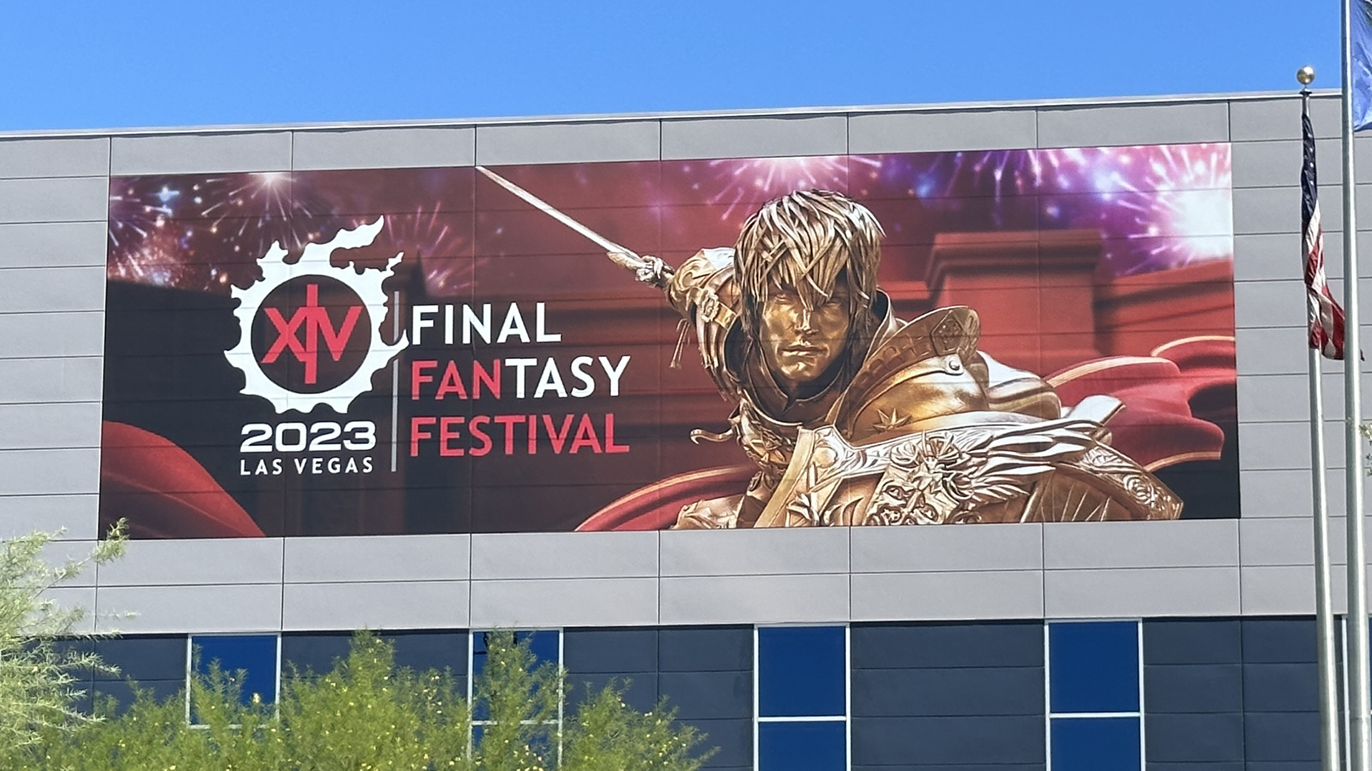 会場のあちこちにある看板や掲示には、いろいろなジョブになった黄金の光の戦士が使われていた