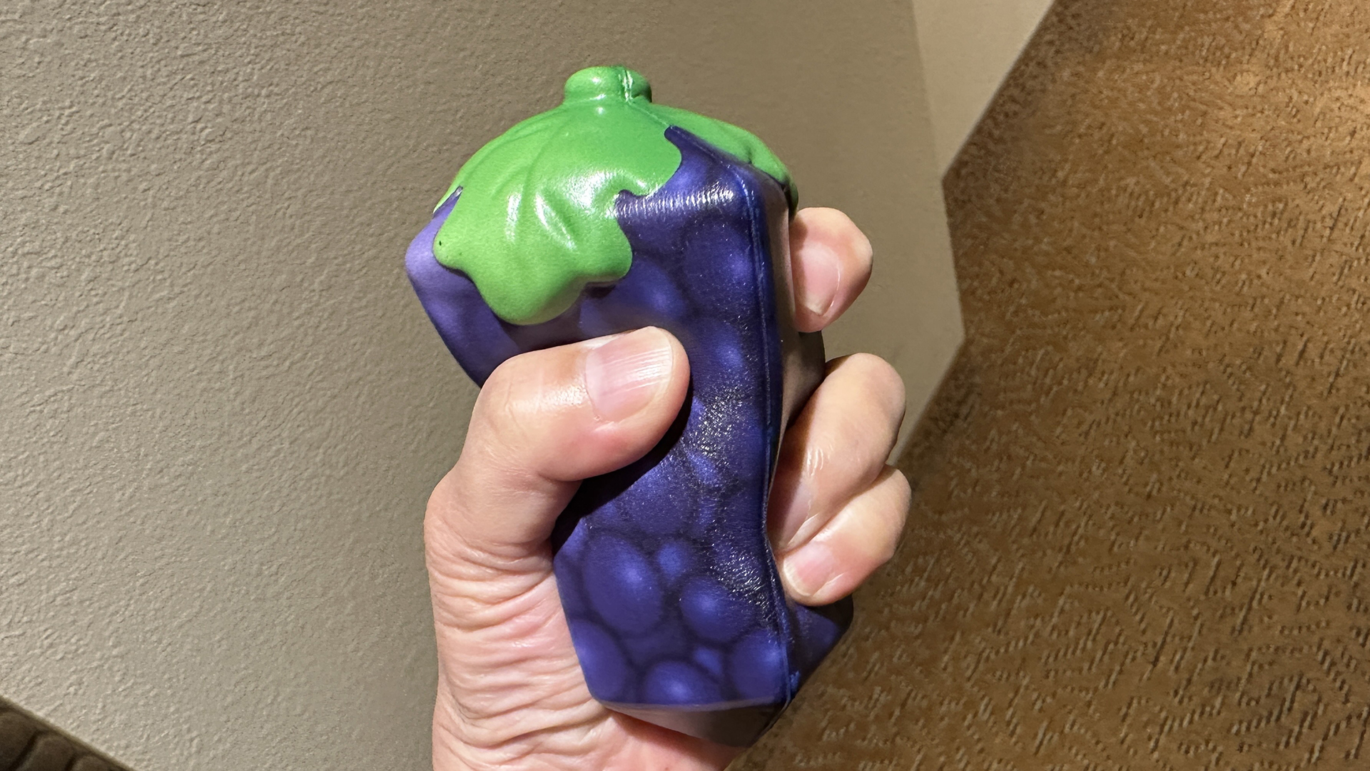 ぐにゅっとつぶれる