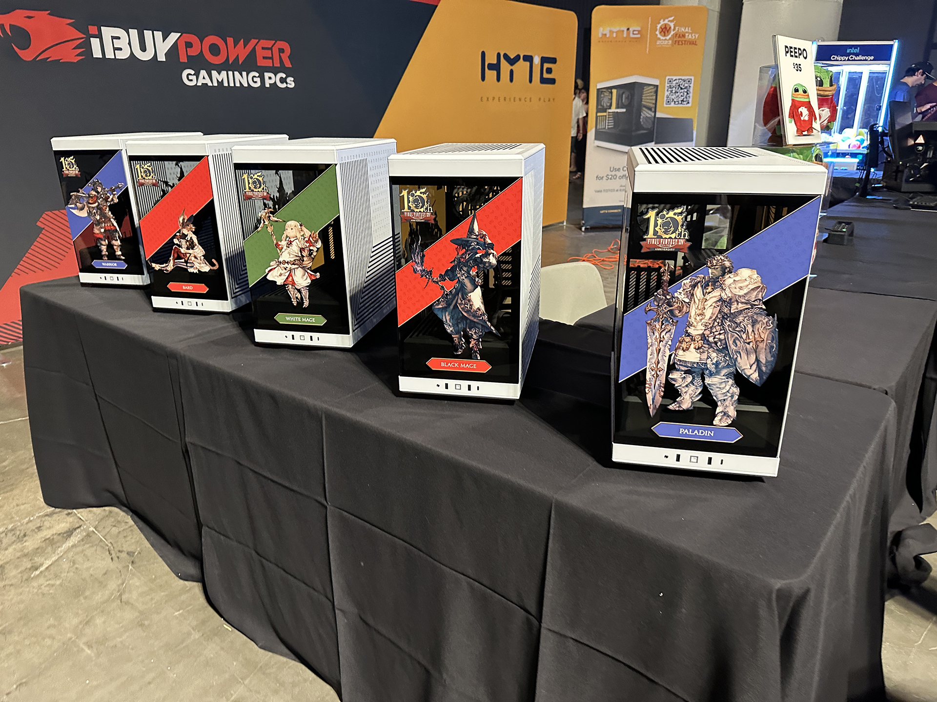 スポンサーエリアに展示されていた10周年記念モデルのゲーミングPC