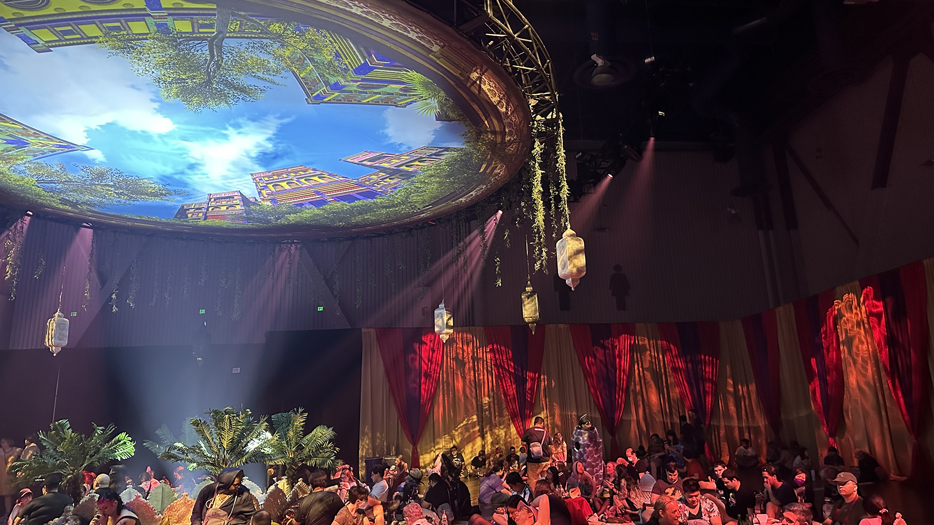 騒がしい場所にいることを忘れる癒し効果抜群のラザハン休憩所