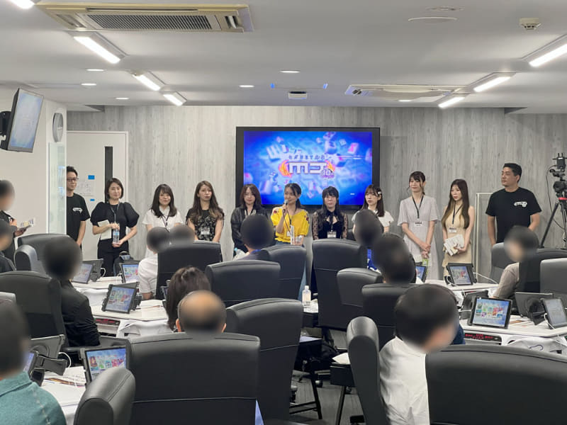 イベント冒頭、各雀士の皆さんがご挨拶。「MJ」10周年をお祝いした