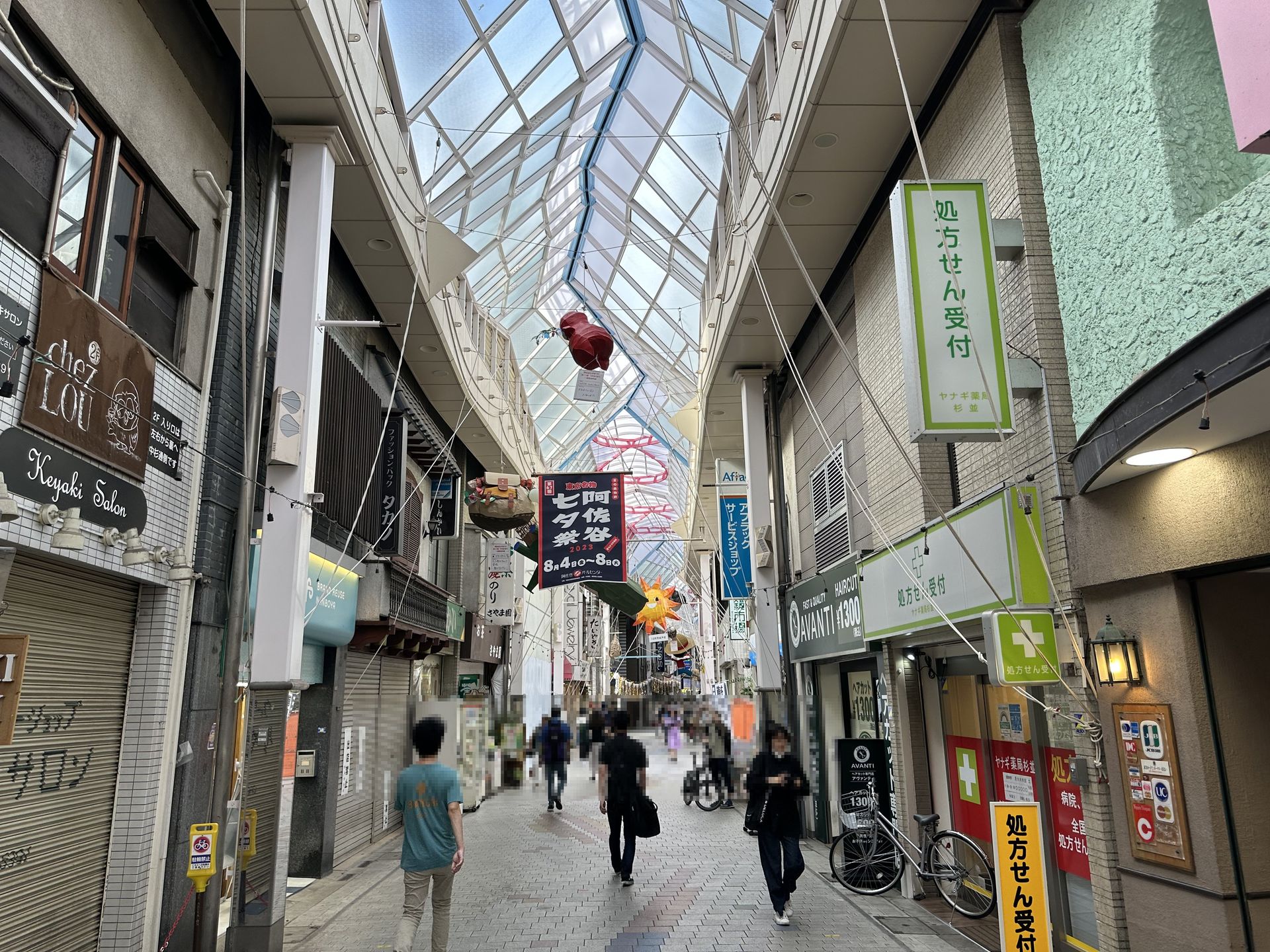 阿佐谷パールセンターに突如「友達のところにいきたいなァ」の吹き出しが見えるような光景が