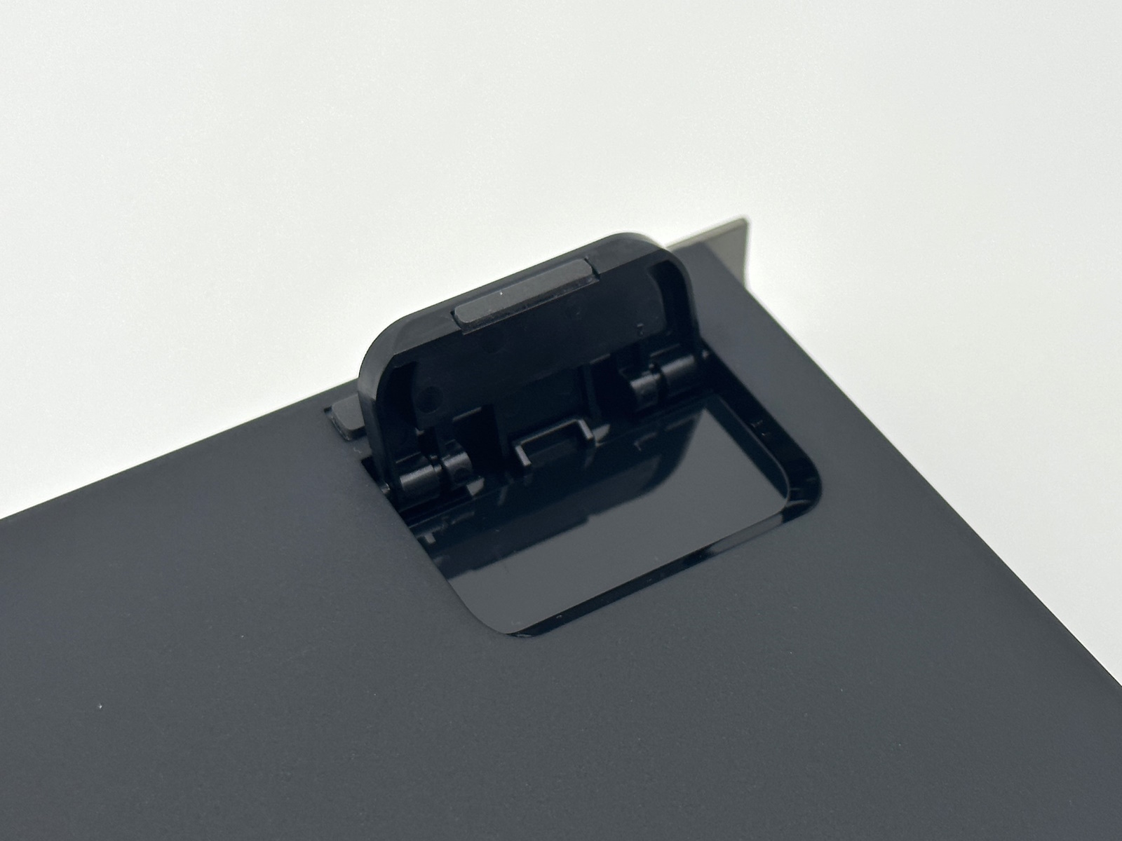 チルトスタンドの剛性もUP。力をかけても倒れにくくなった