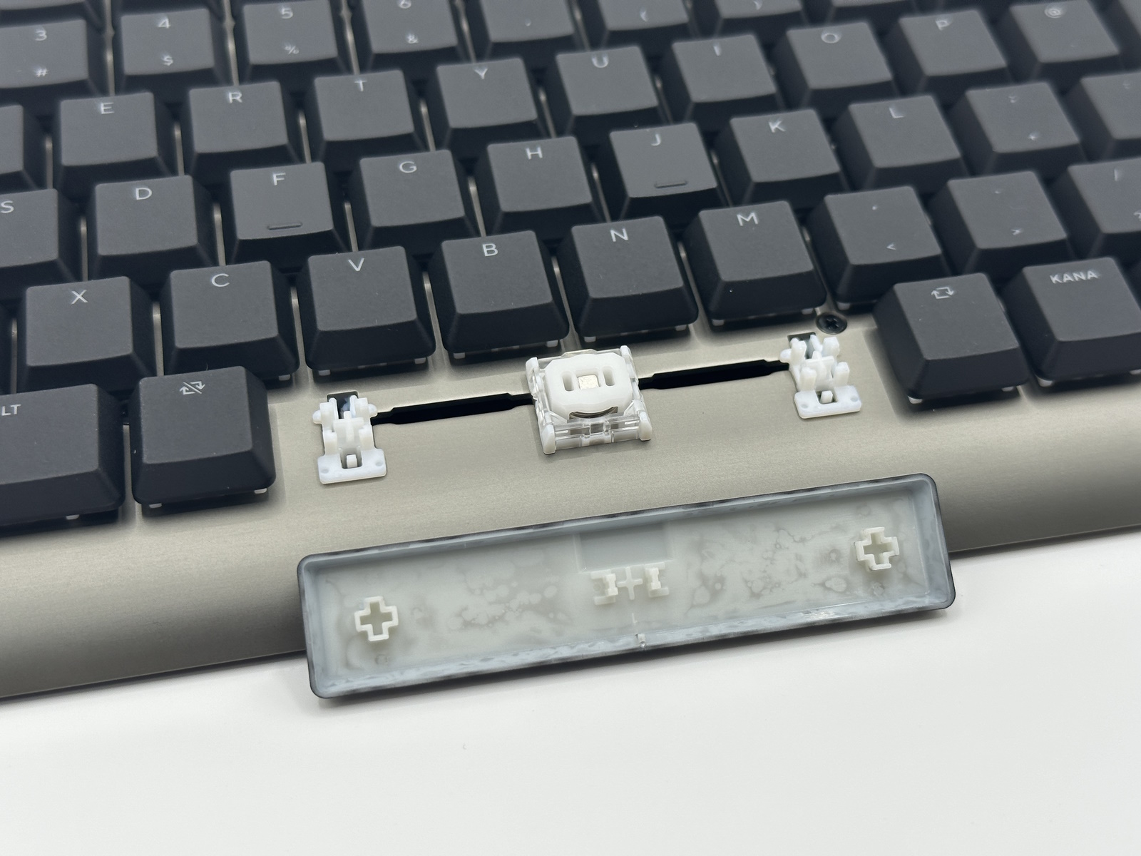 キーキャップを外してみると、改善したポイントがみえてくる
