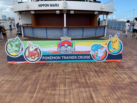 ポケモン WCS2023 トレーナーズクルーズ グッズ ポケモンWCS2023」ポケモントレーナーズクルーズの模様を写真でお届け