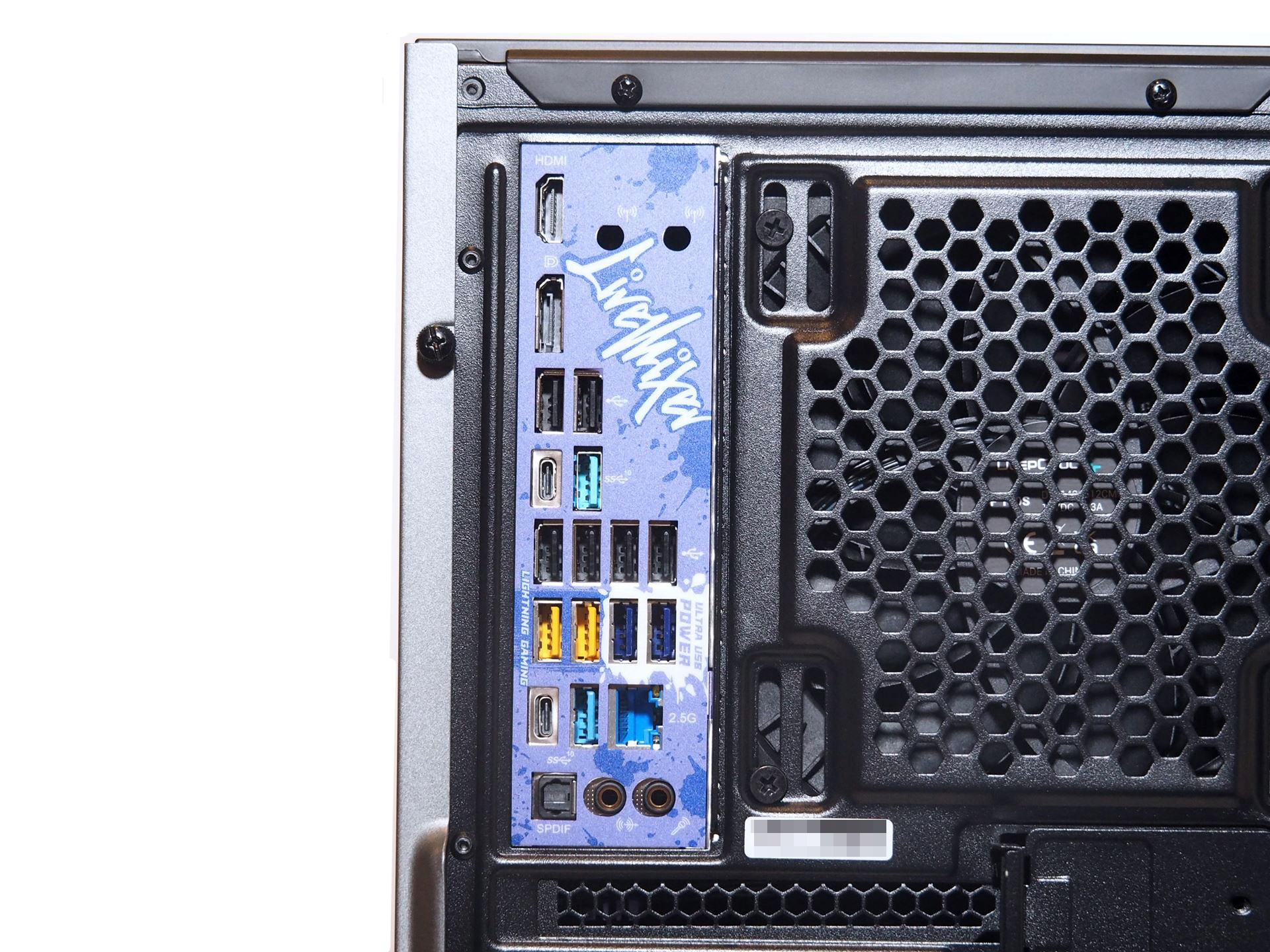 リアパネル部分のI/Oポート。USBポートの数が多い