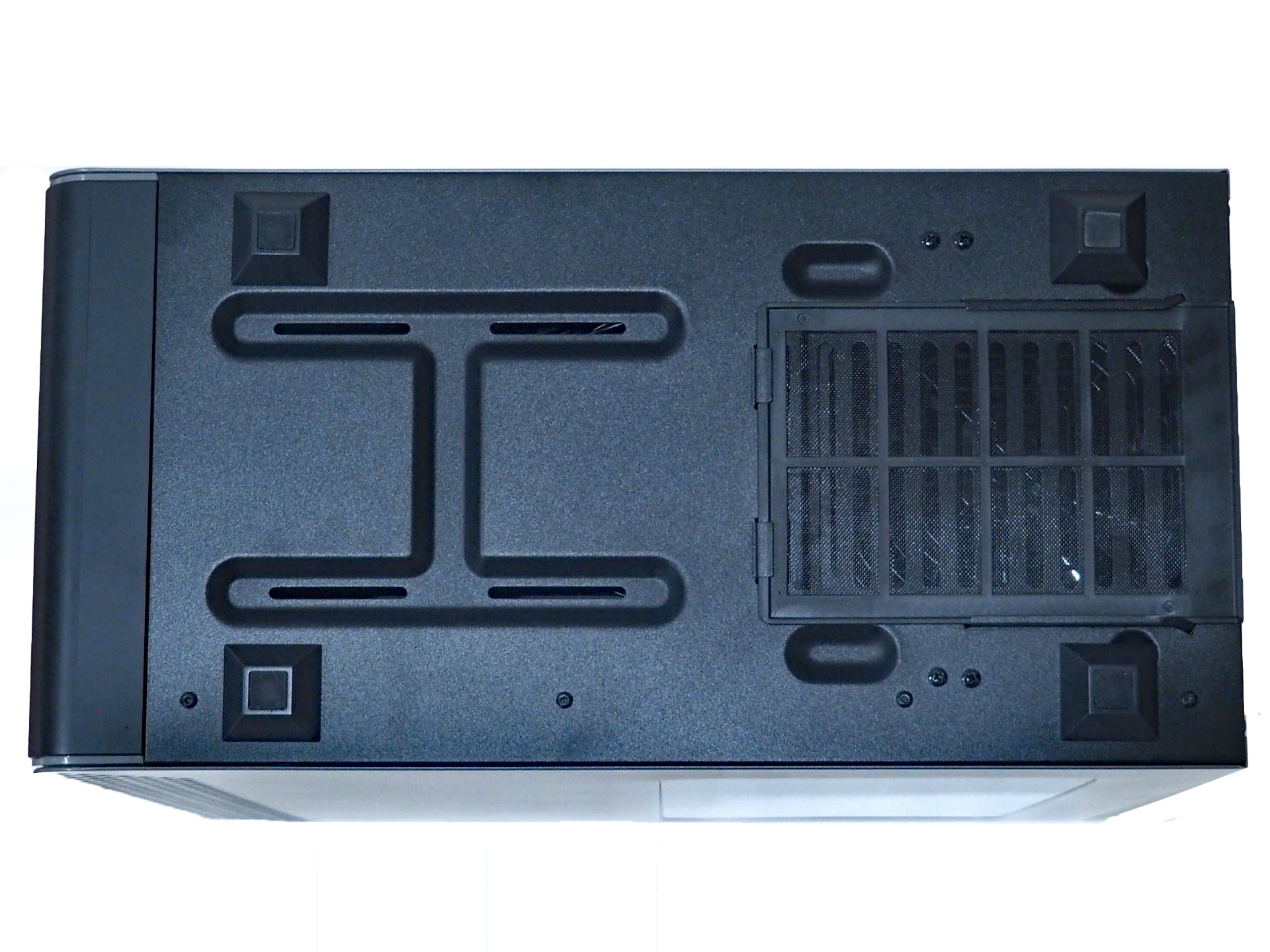 GALLERIA ZA9C-R4x 動画配信向けモデルの底面