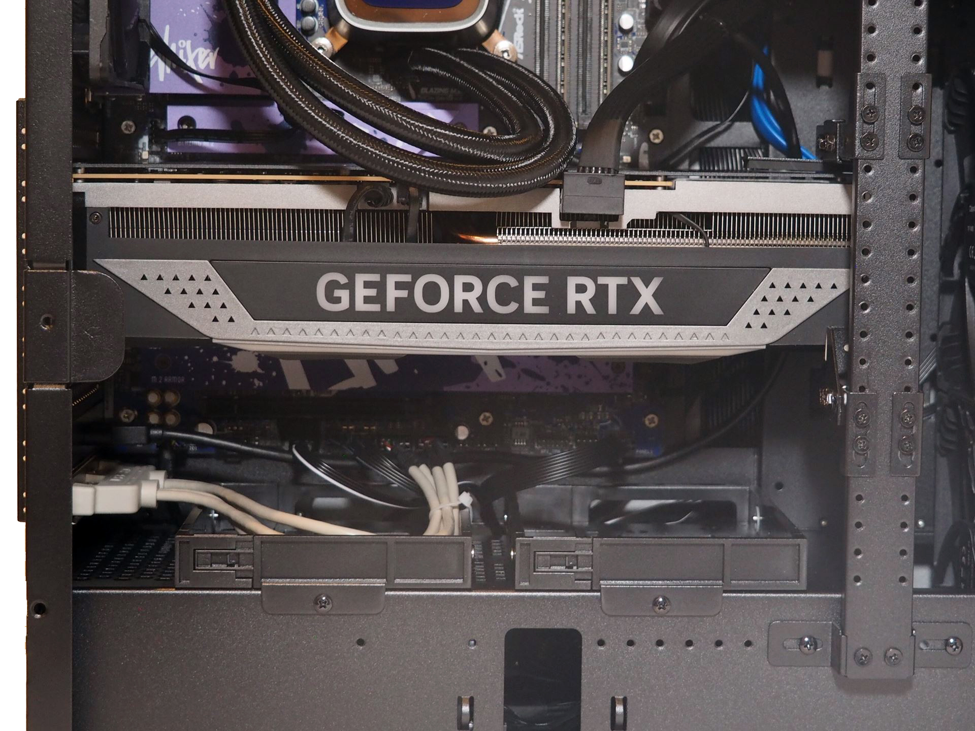 「GeForce RTX 4090」搭載ビデオカードを採用