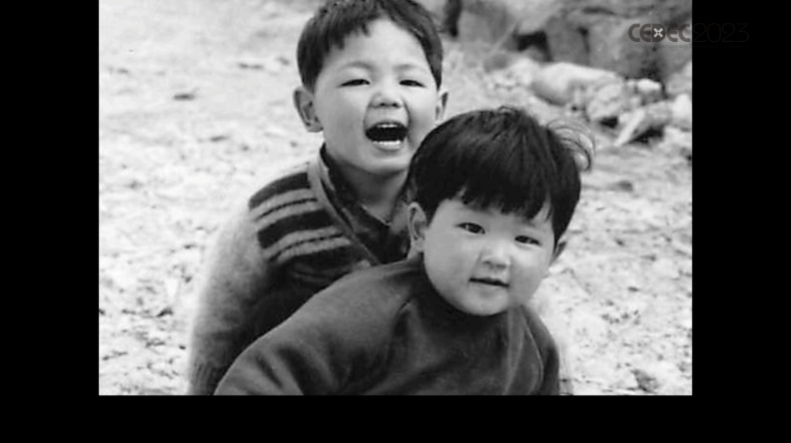 一方、少年時代の土佐信道氏は、絵を描いたり音楽に熱中