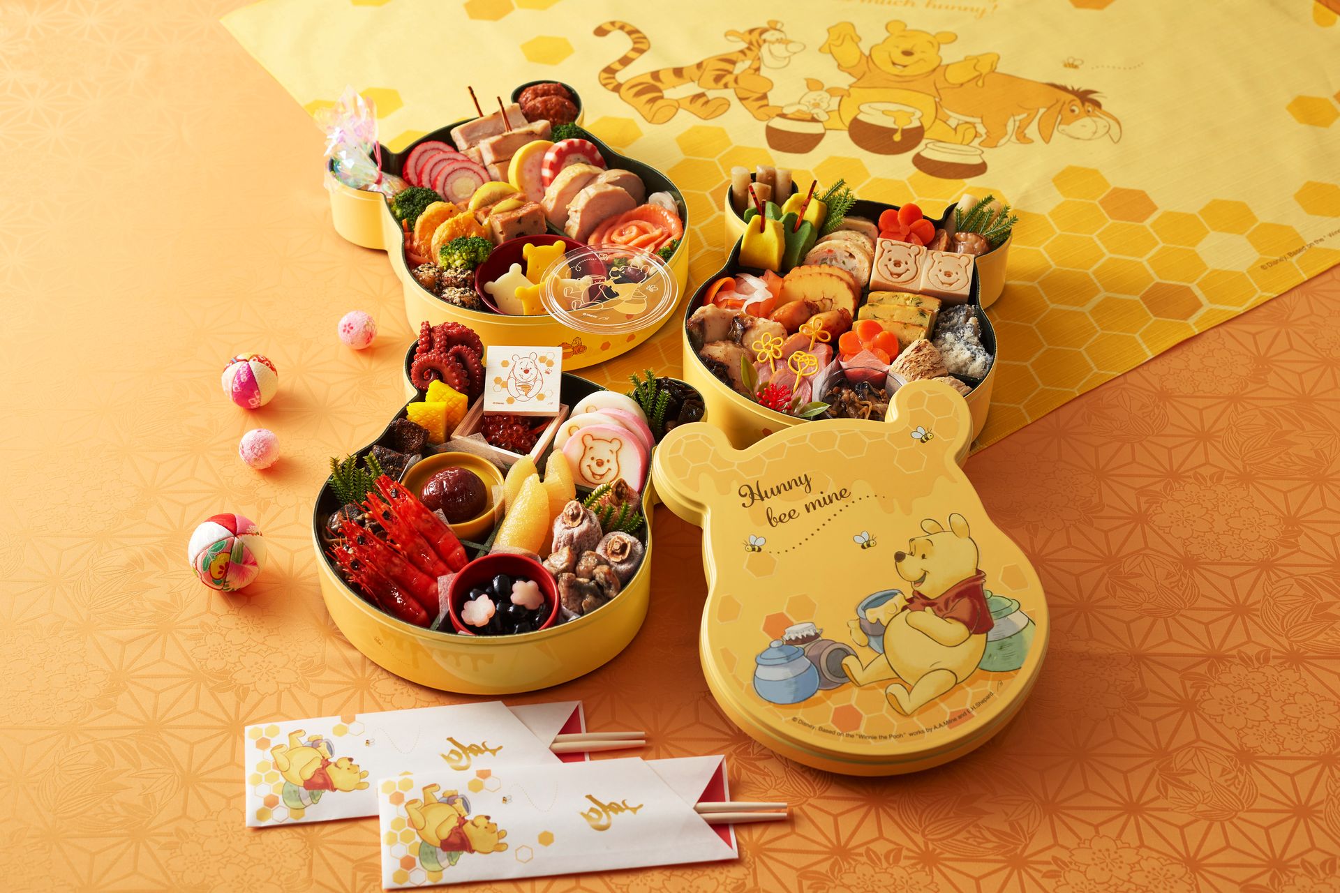 はちみつ柄が可愛い、プーさんをモチーフにした大人向けの豪華なおせち