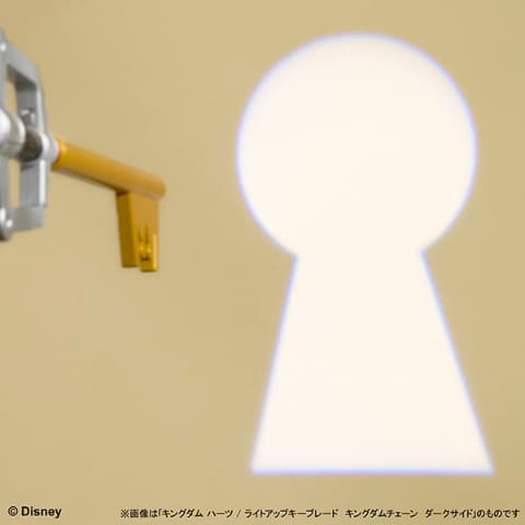 キングダム ハーツ」より鍵穴の形でライトが光るキーブレードのグッズ