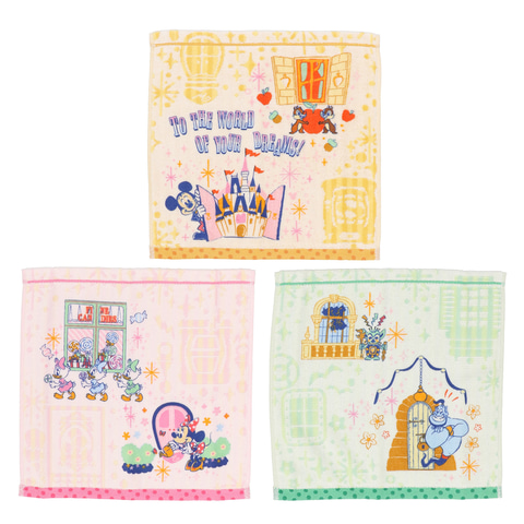 メモセットやマグカップなど。東京ディズニーリゾート内の窓やドアが