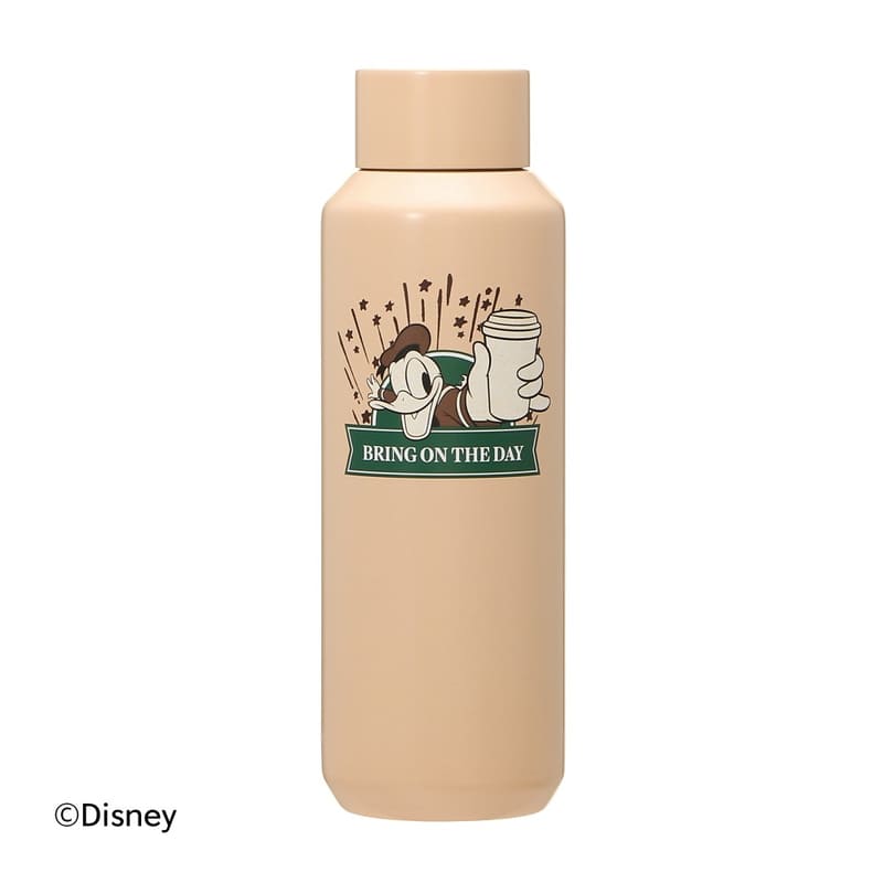 表面には、カップを持ったドナルドのアートワークが「BRING ON THE DAY（さあ、新しい1日だ！）」というワードと共にシンプルにワンポイントで入っている