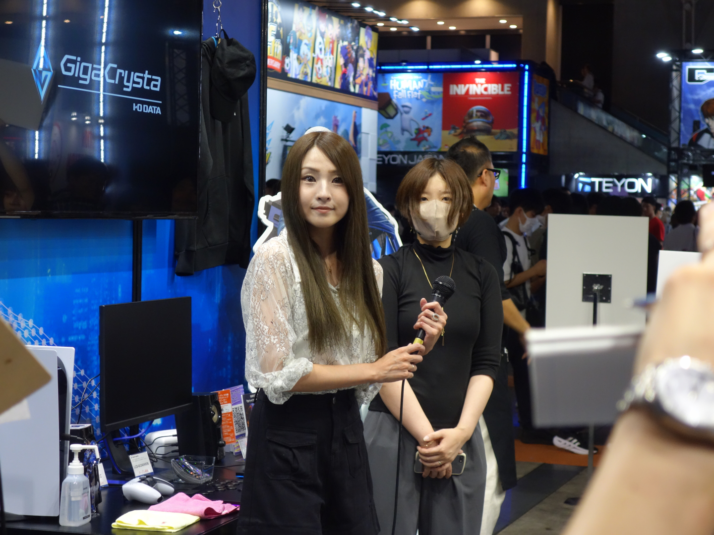 左から黒沢美玲さん、Lagさん