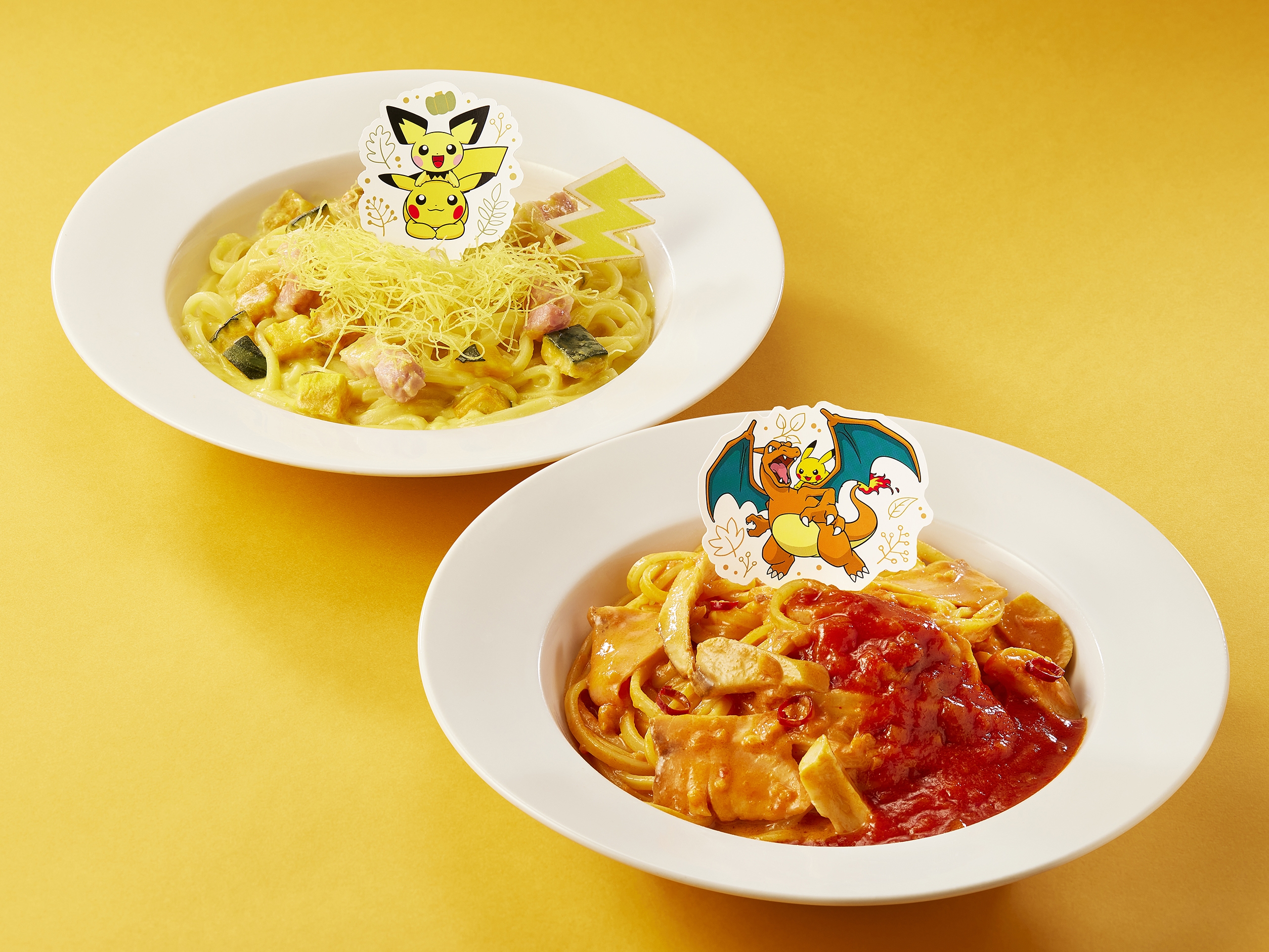「ピカチュウとピチューのかぼちゃづくしクリームパスタ」1,870円（左）、「ピカチュウとリザードンの”かえんほうしゃ”トマトクリームパスタ」1,870円（右）
