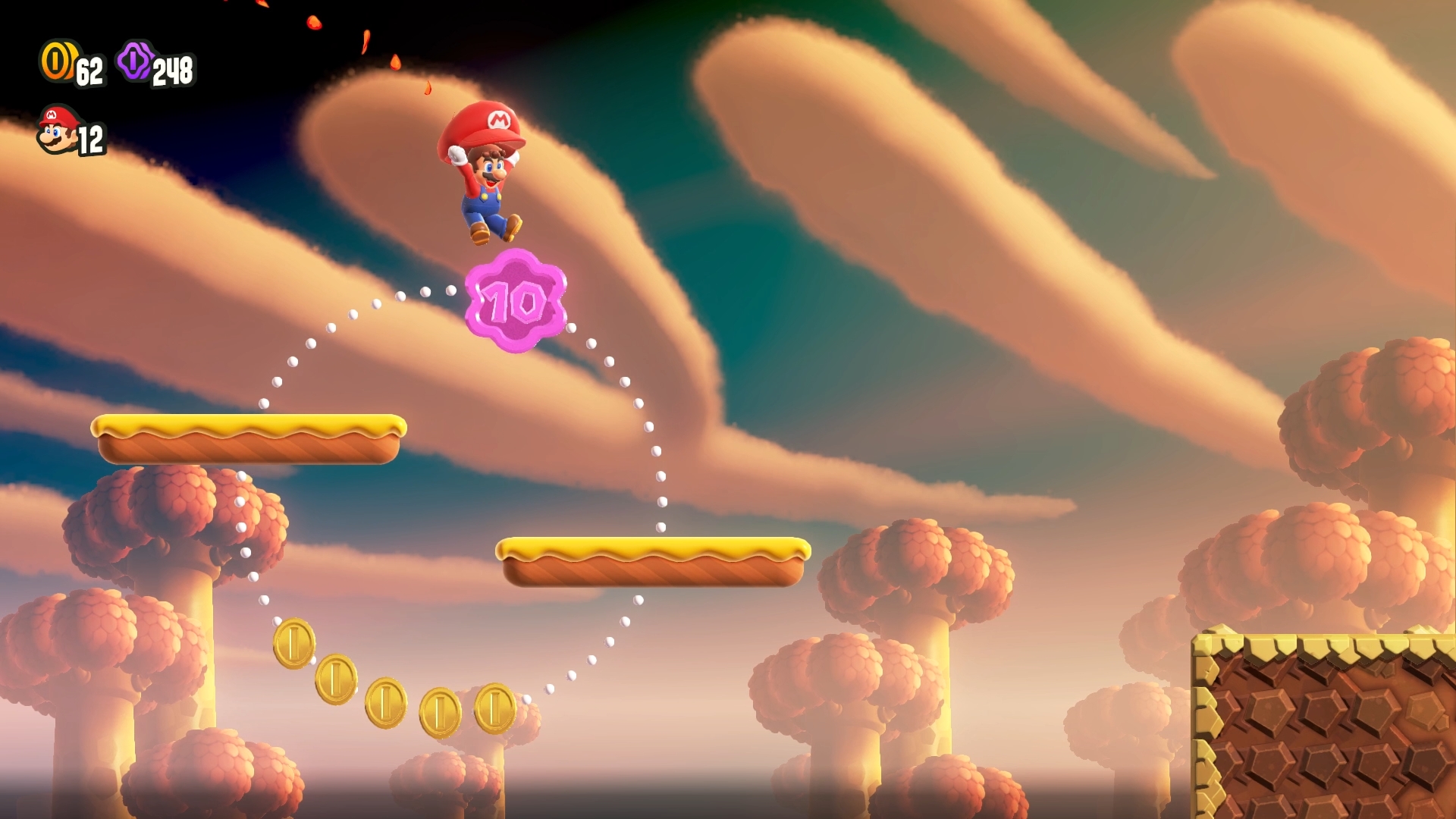 ゆっくりと落ちる「帽子パラシュート」と、コースに特別なブロックが出現する「！ブロック出現」