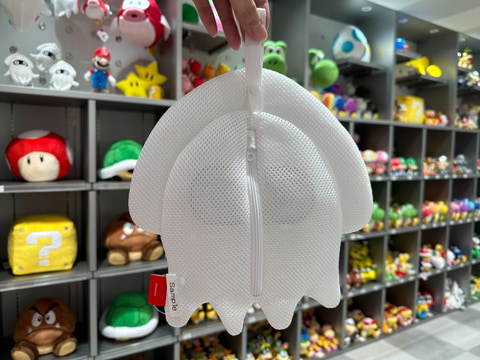 マリオ」シリーズ新グッズにプクプクとゲッソーの洗濯ネットが登場