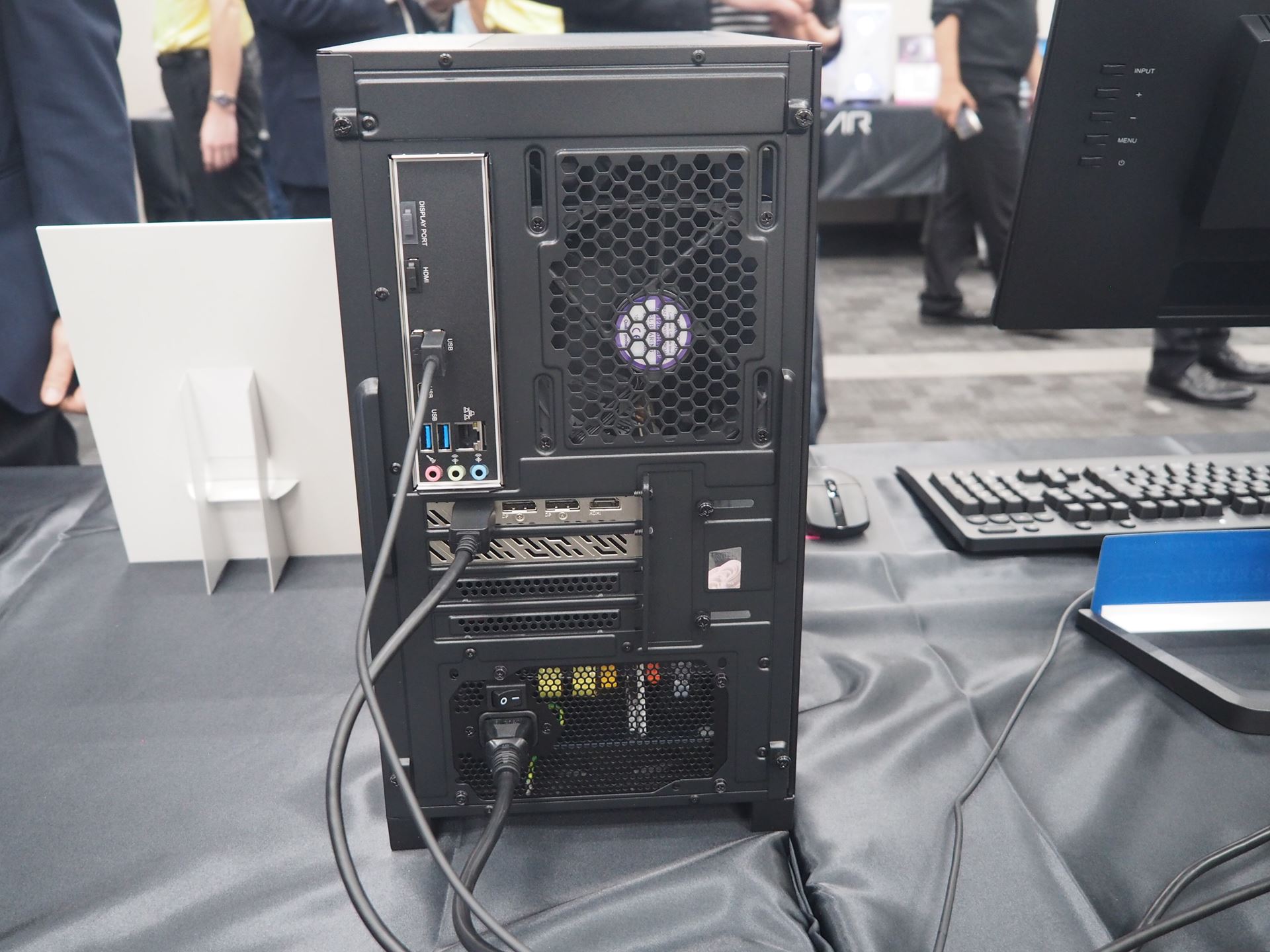 NEXTGEAR JG-A7A8Xの背面