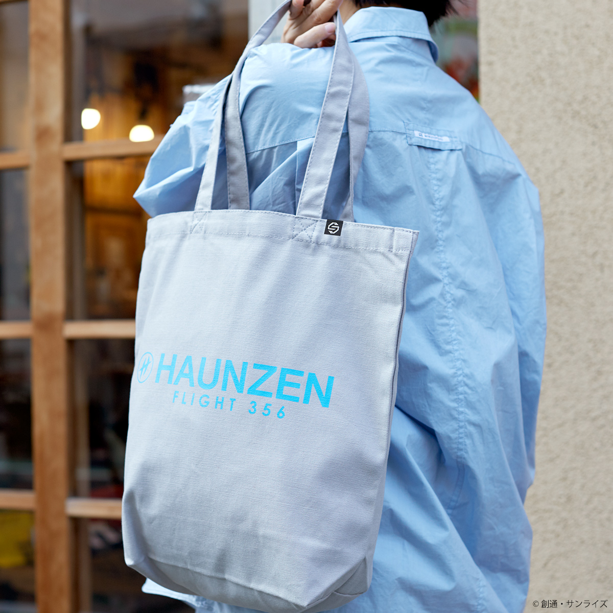 月と地球を行き来できる往還シャトル“ハウンゼン 356便”