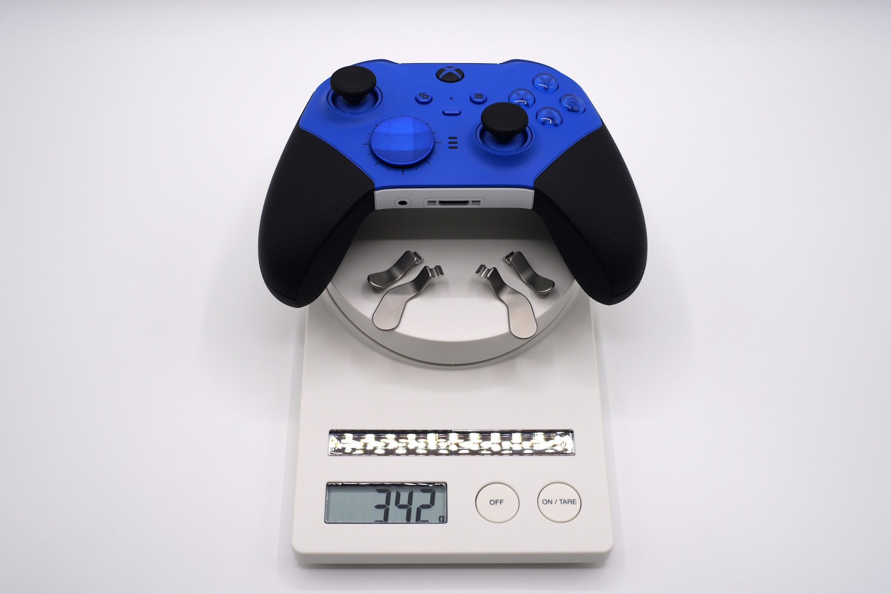 Microsoft製「Xbox Elite ワイヤレス コントローラー シリーズ2（背面ボタンあり、4つ）」は342g