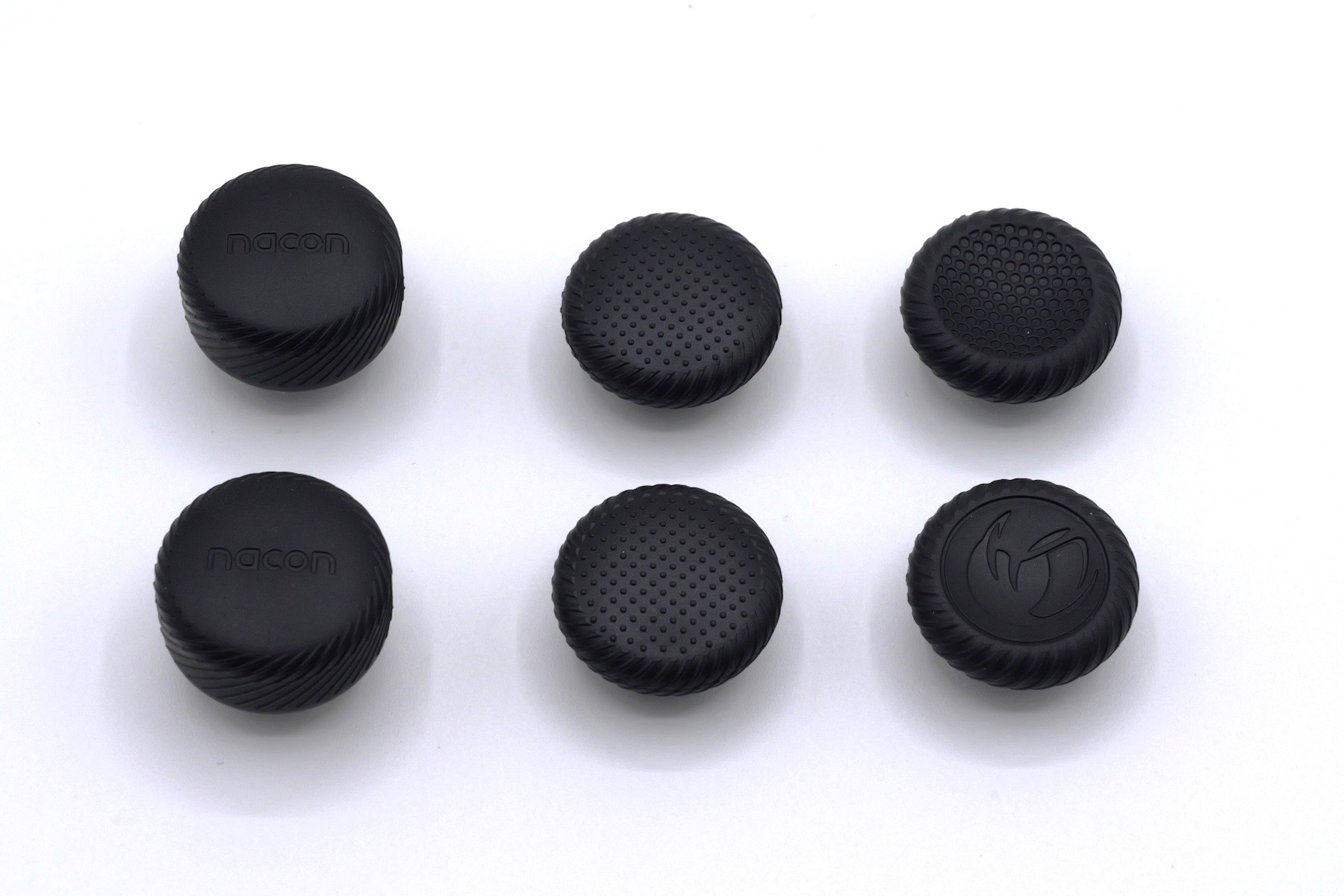 左からハードドーム、ソフトドーム、標準の3種が付属