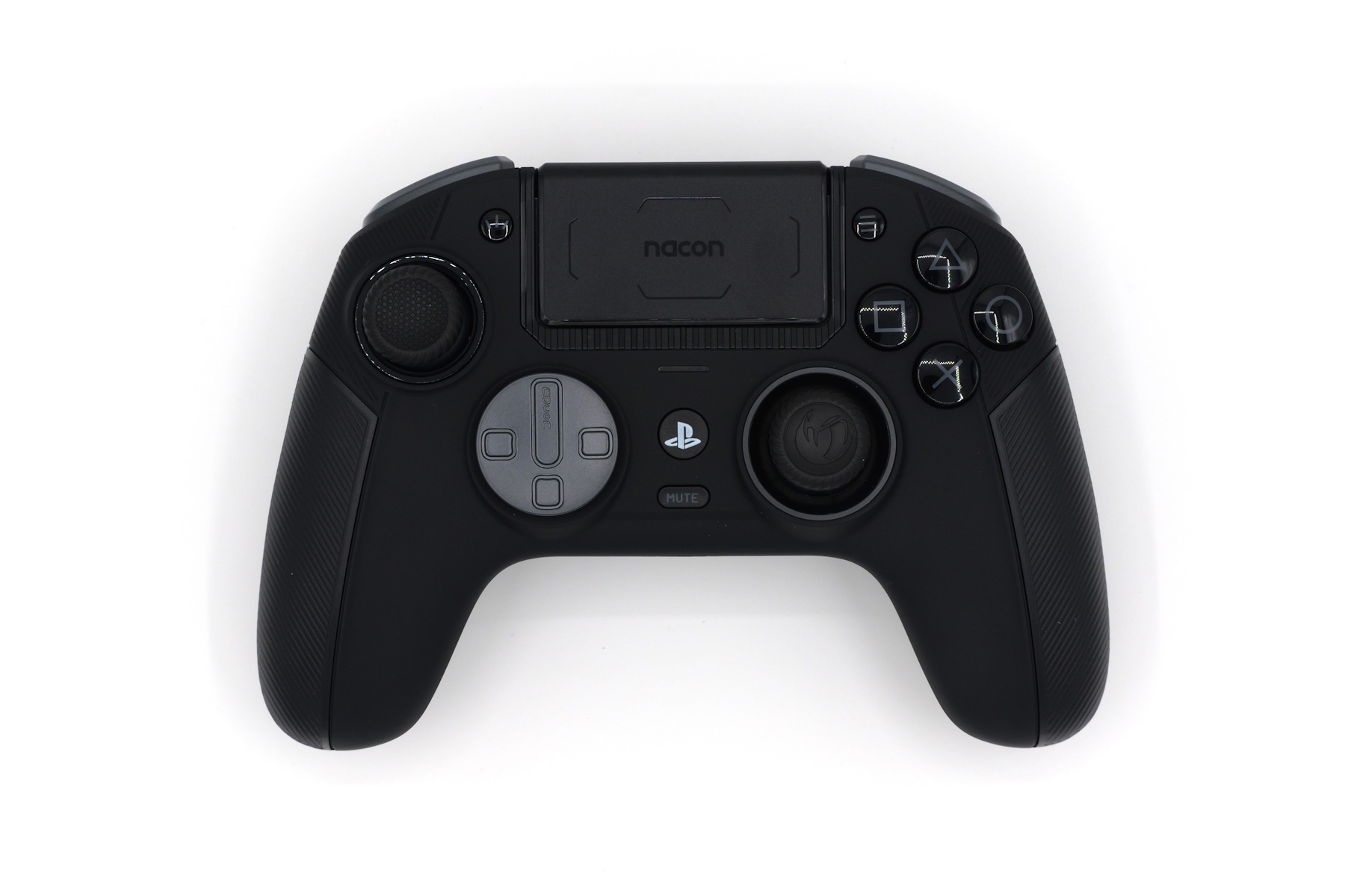 ブラックで統一されたコントローラー本体。スタイリッシュでカッコいい