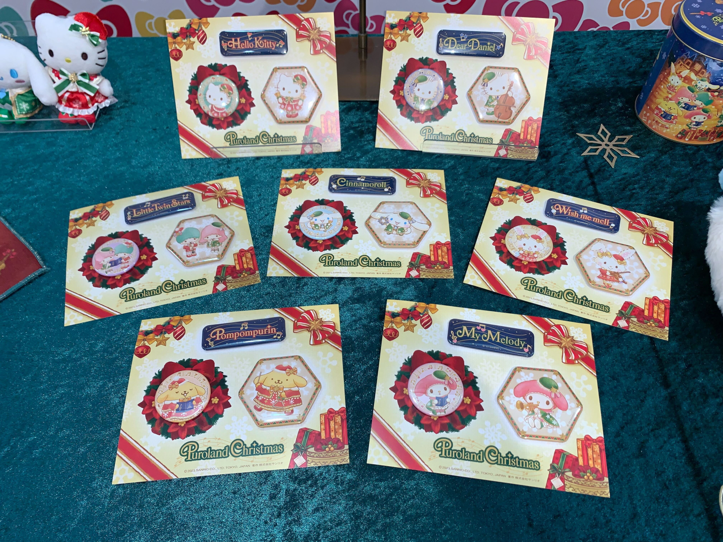 Puroland Christmasグッズ 缶バッジセット 価格：各880円