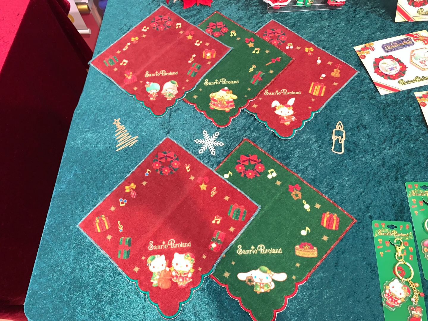 Puroland Christmasグッズ タオル 価格：各770円